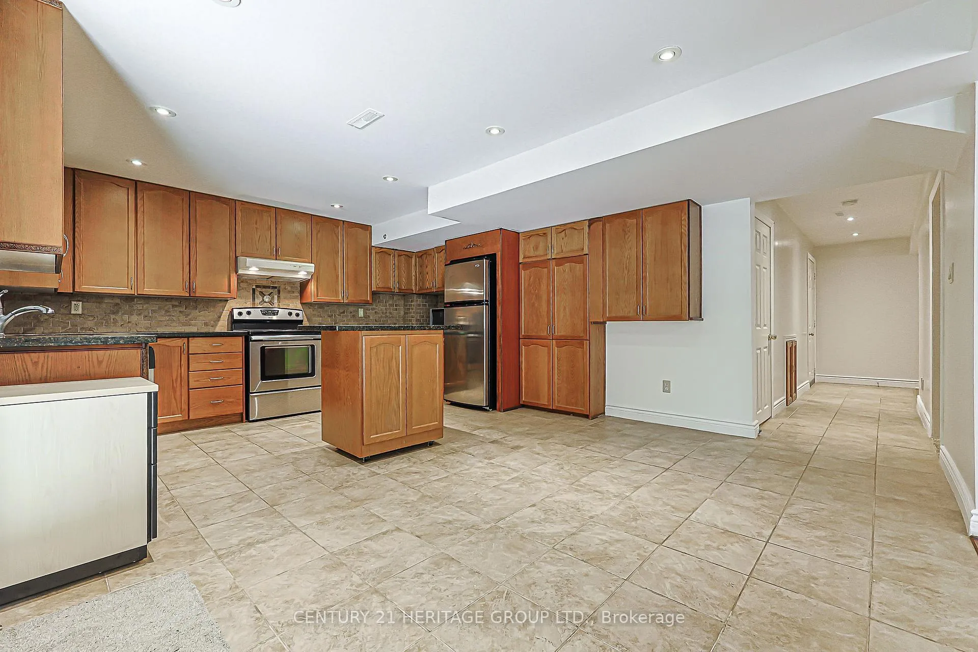Photo 8 of 385 Maria Antonia Road, Vaughan, Vellore Village — HOMEH