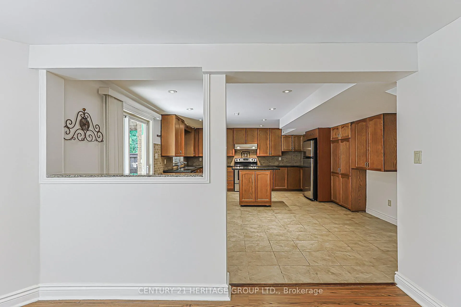 Photo 9 of 385 Maria Antonia Road, Vaughan, Vellore Village — HOMEH