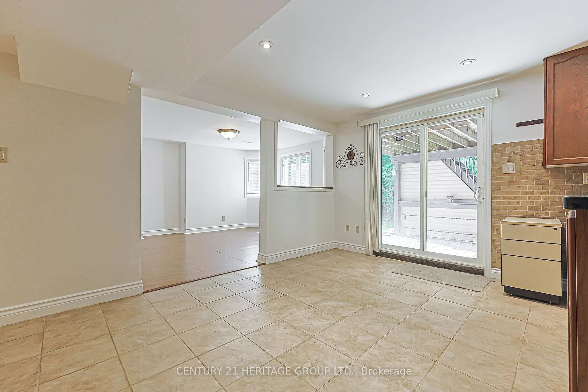 Photo 10 of 385 Maria Antonia Road, Vaughan, Vellore Village — HOMEH