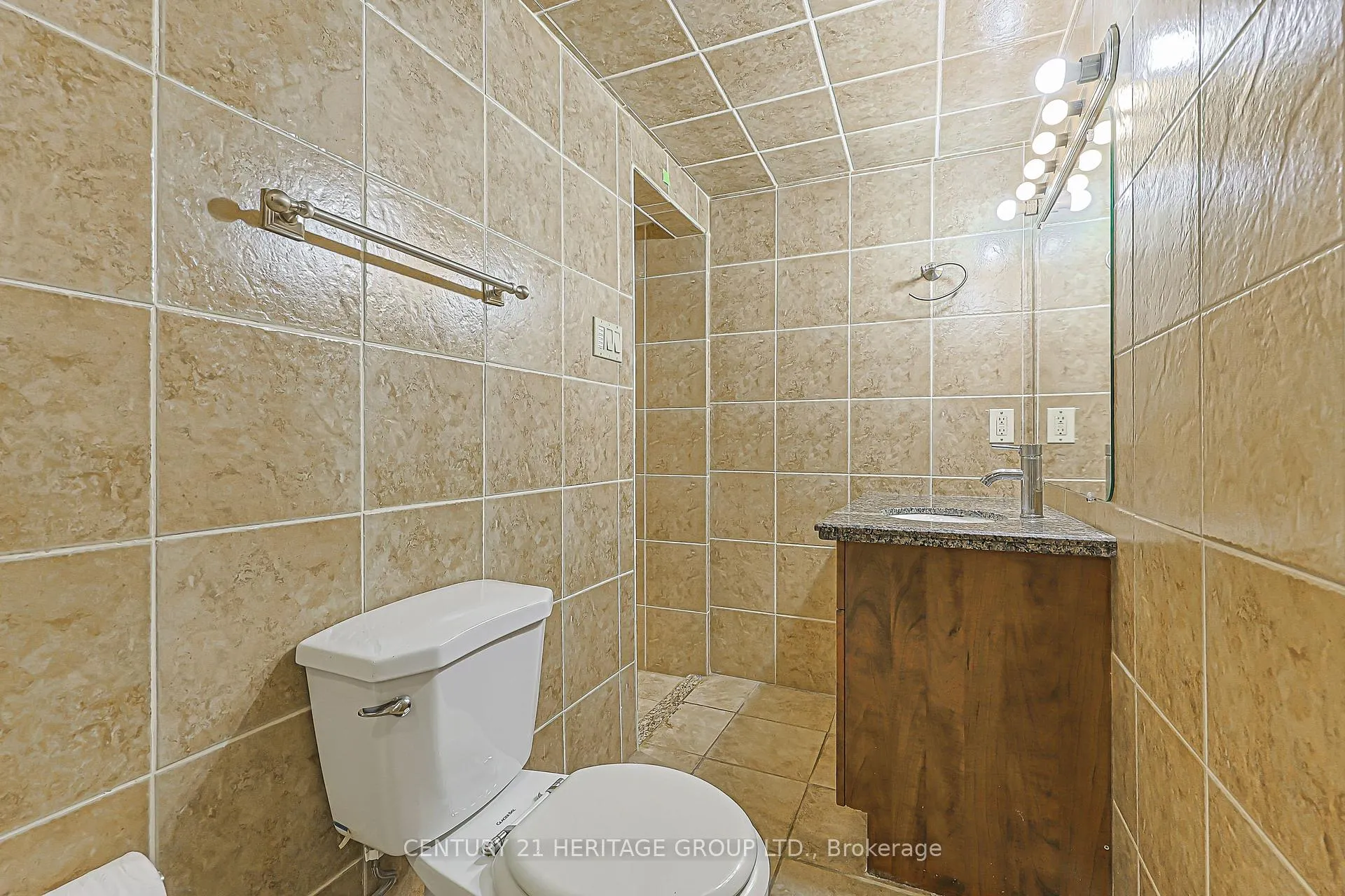 Photo 13 of 385 Maria Antonia Road, Vaughan, Vellore Village — HOMEH