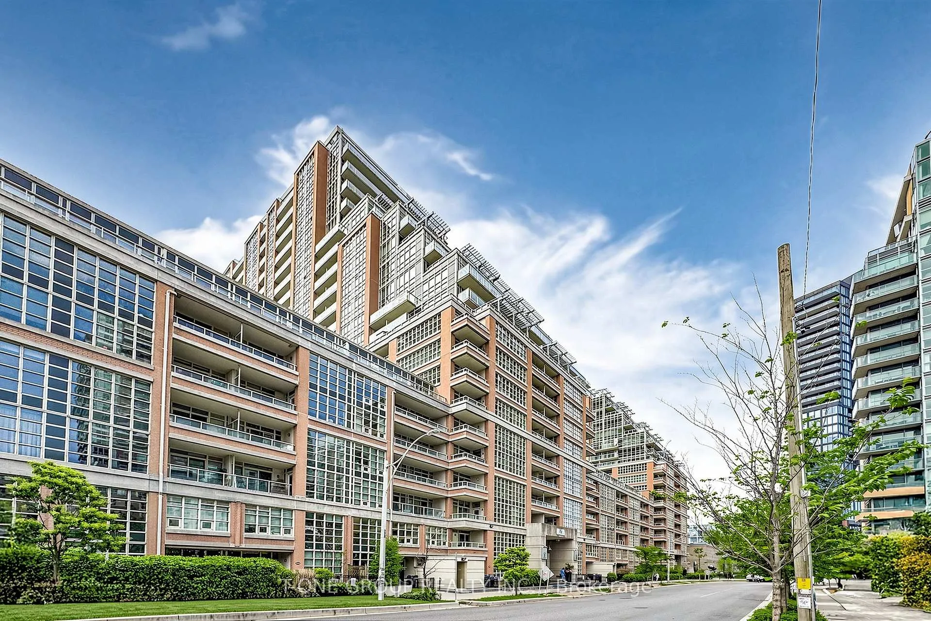 Front of Unit 2201, 75 East Liberty Street