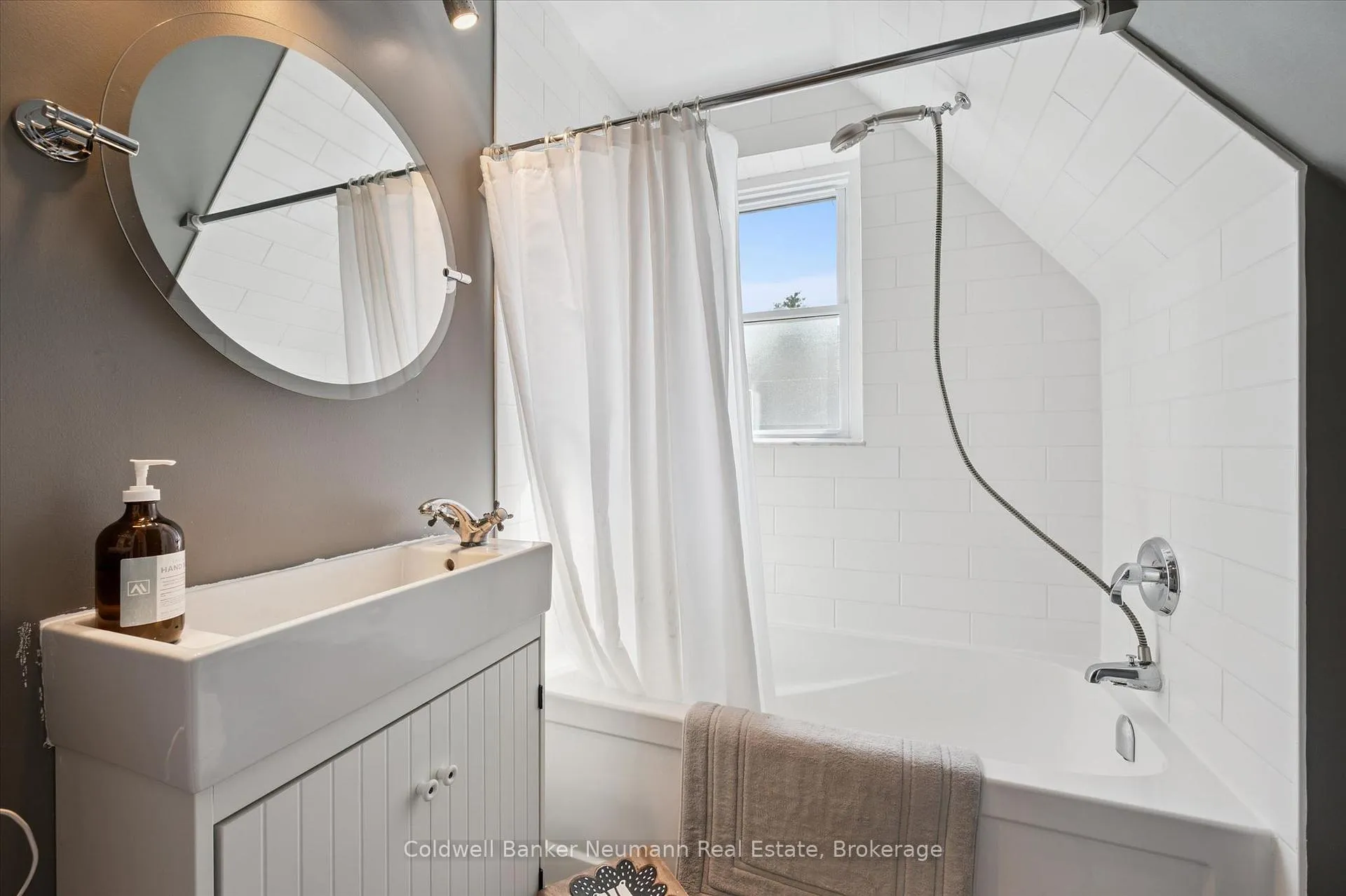 Photo 25 of 169 Palmer Street, Guelph, St. George's — HOMEH