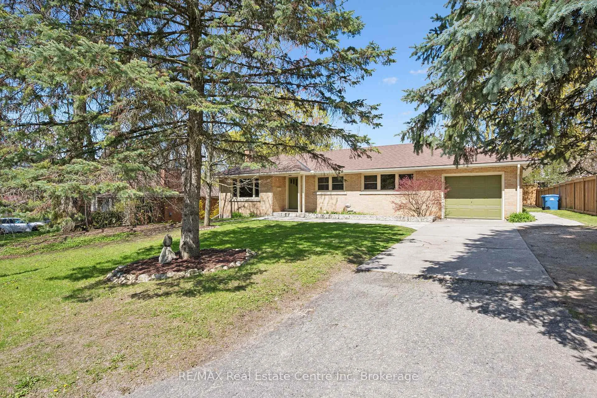 Photo 4 of 8 Harcourt Drive, Guelph, Dovercliffe Park/Old University — HOMEH