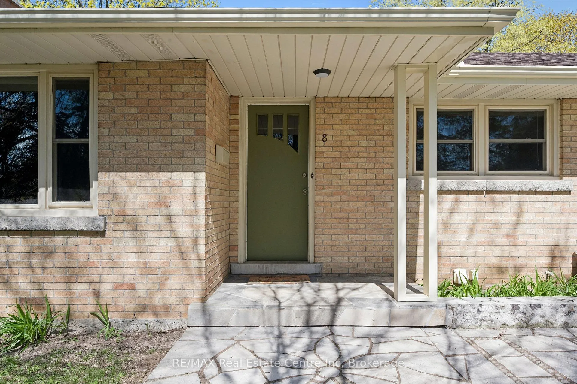 Photo 5 of 8 Harcourt Drive, Guelph, Dovercliffe Park/Old University — HOMEH