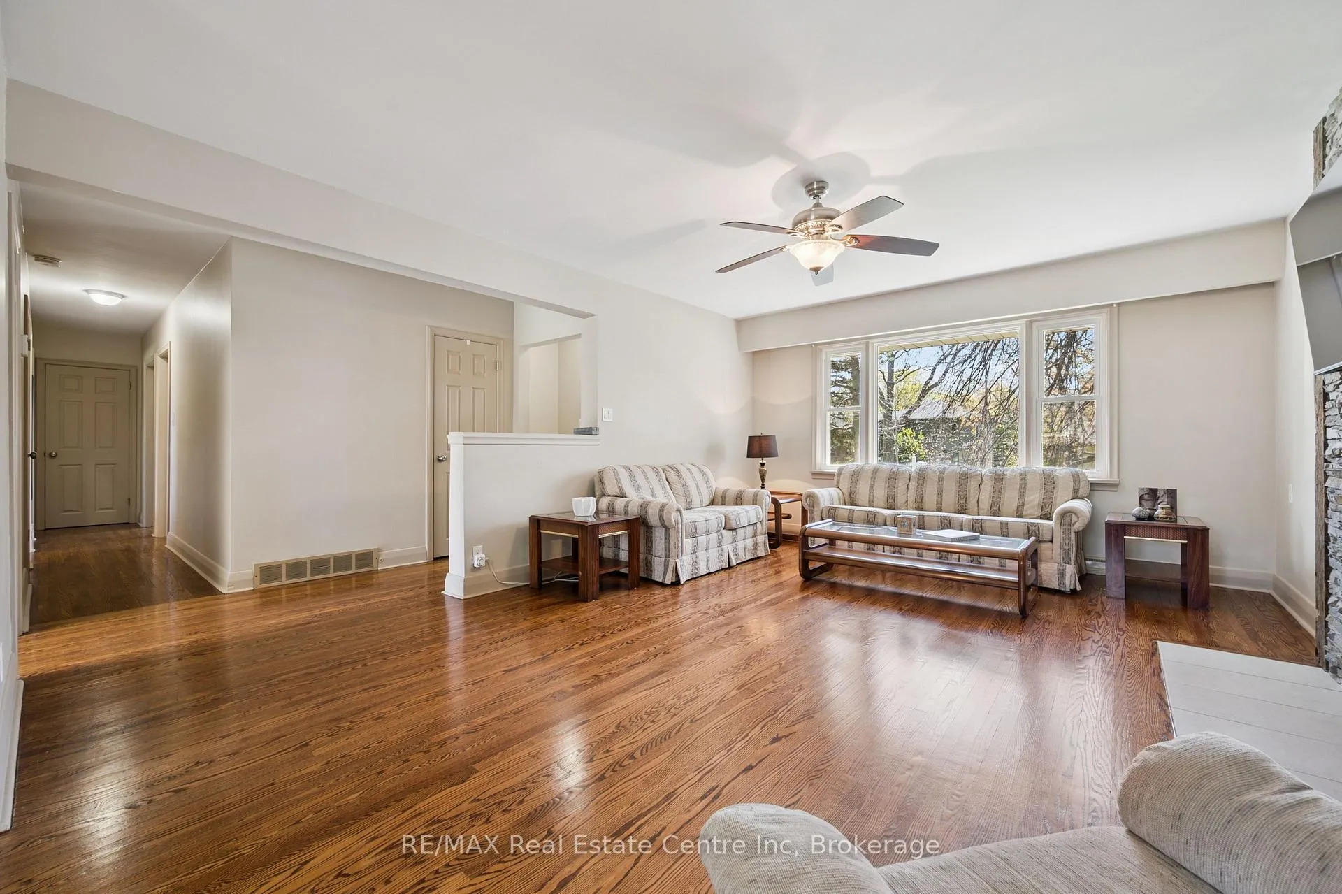 Photo 10 of 8 Harcourt Drive, Guelph, Dovercliffe Park/Old University — HOMEH