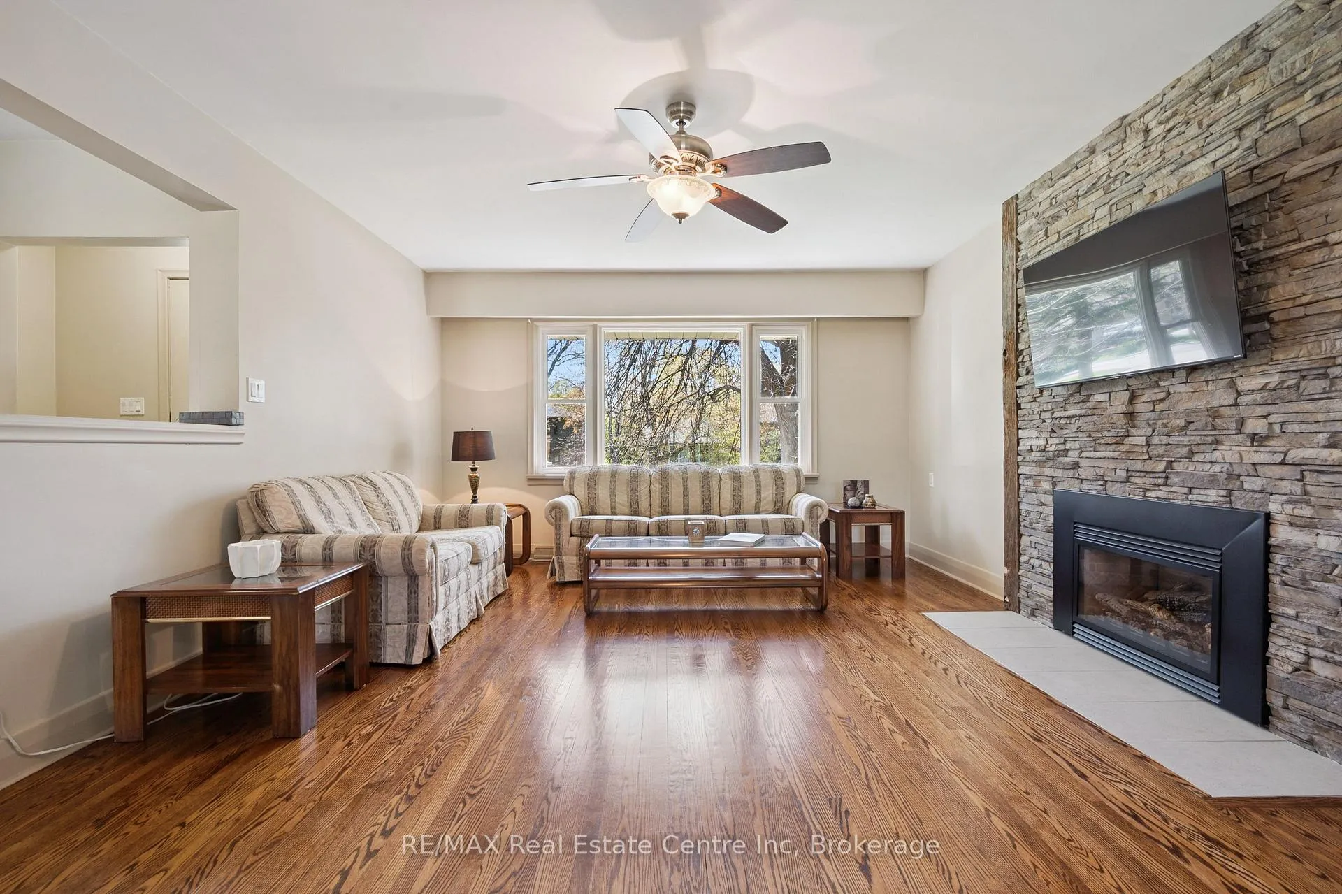 Photo 11 of 8 Harcourt Drive, Guelph, Dovercliffe Park/Old University — HOMEH