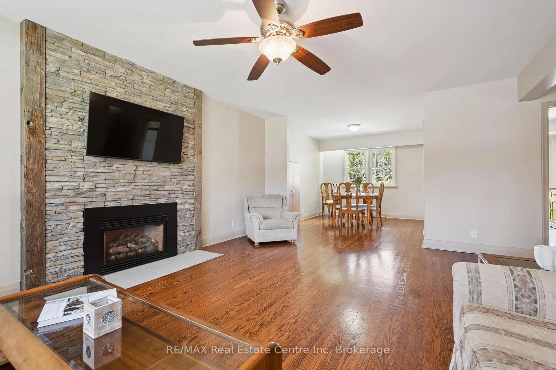 Photo 12 of 8 Harcourt Drive, Guelph, Dovercliffe Park/Old University — HOMEH