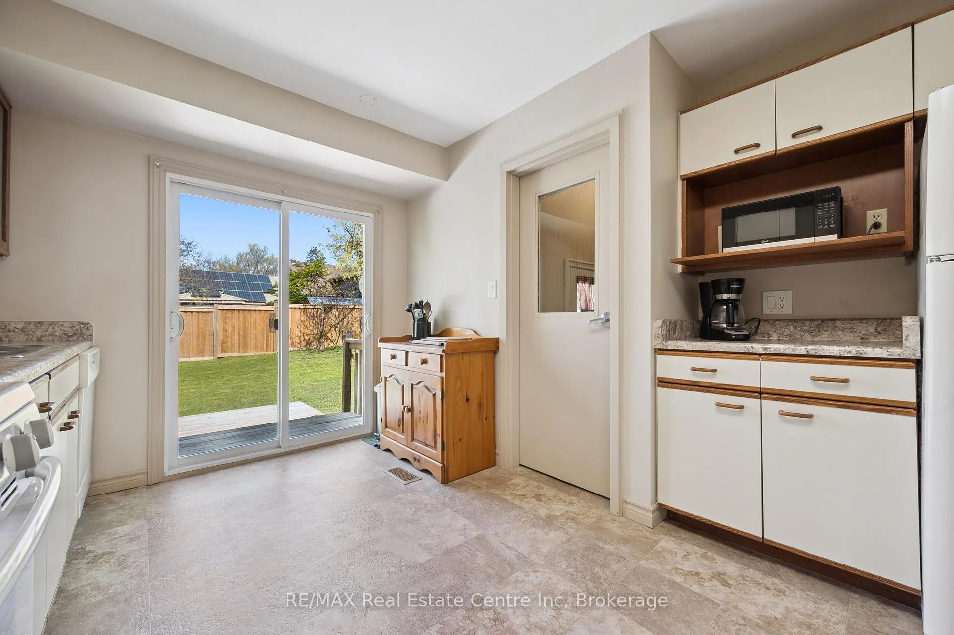 Photo 18 of 8 Harcourt Drive, Guelph, Dovercliffe Park/Old University — HOMEH
