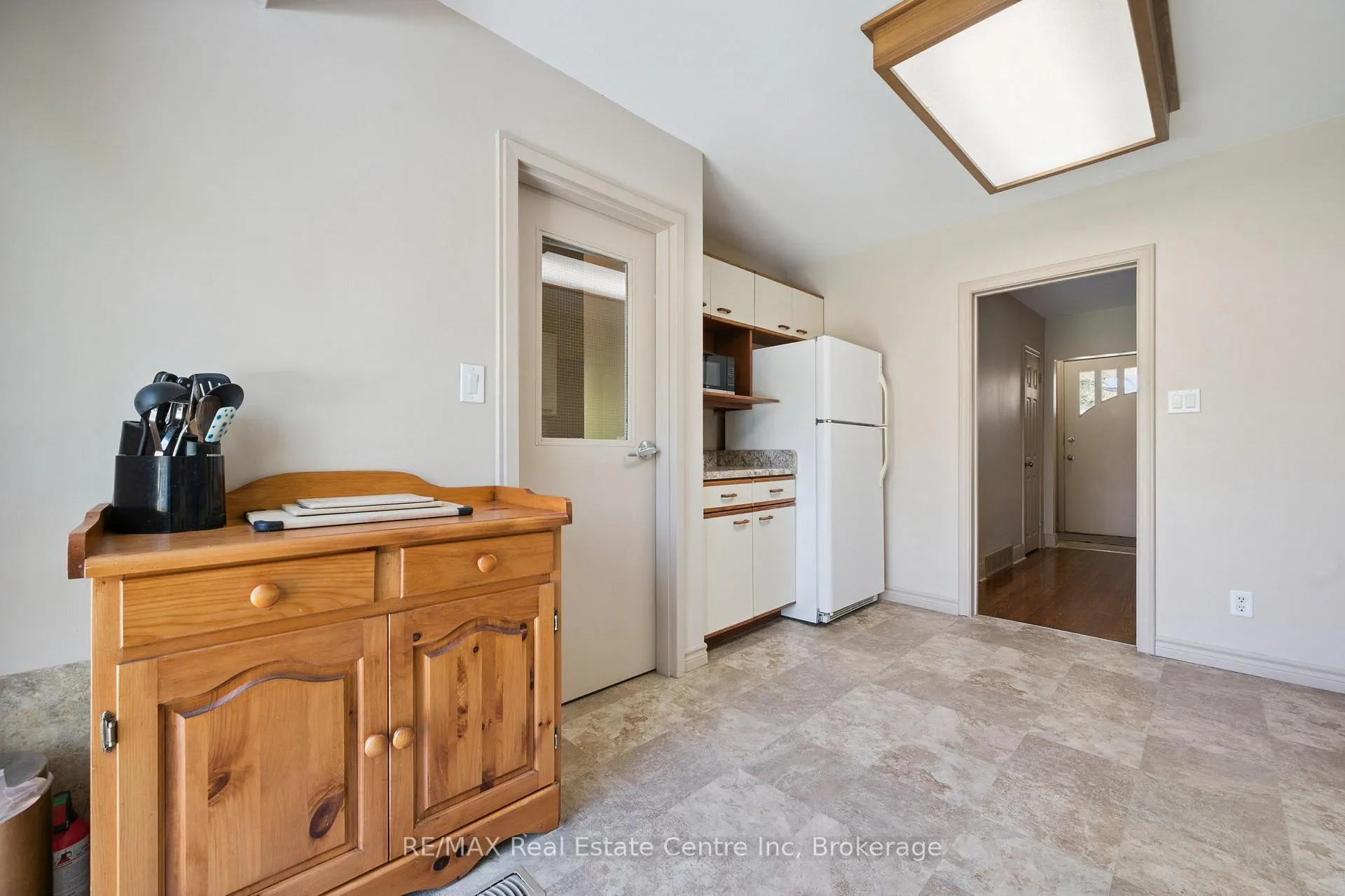 Photo 20 of 8 Harcourt Drive, Guelph, Dovercliffe Park/Old University — HOMEH