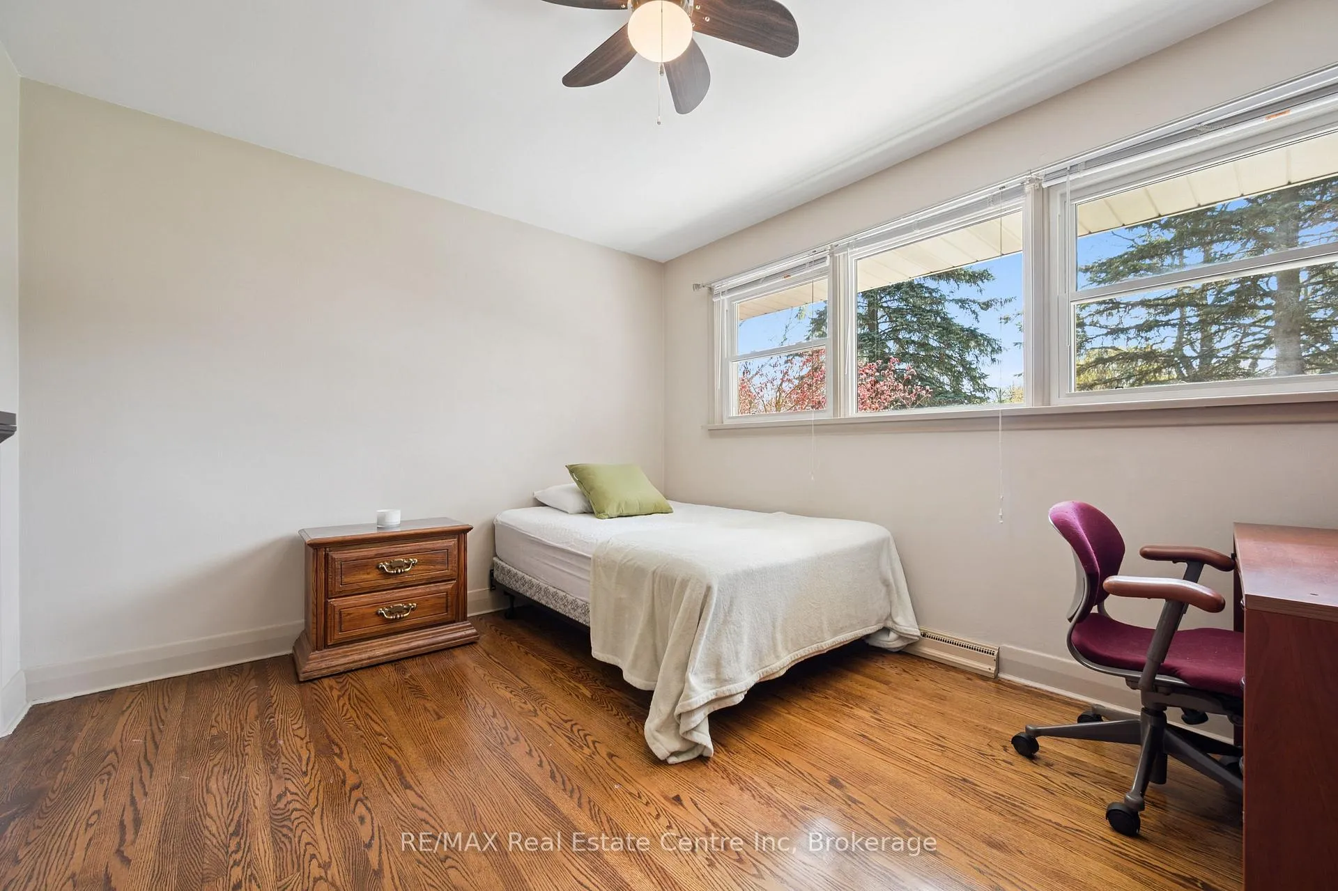 Photo 23 of 8 Harcourt Drive, Guelph, Dovercliffe Park/Old University — HOMEH