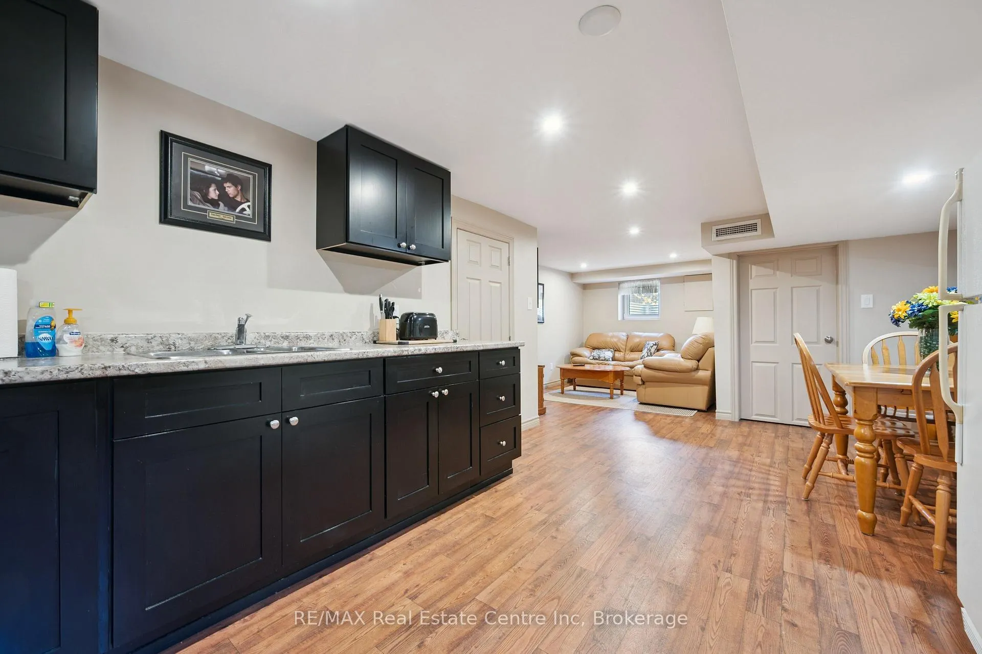 Photo 25 of 8 Harcourt Drive, Guelph, Dovercliffe Park/Old University — HOMEH