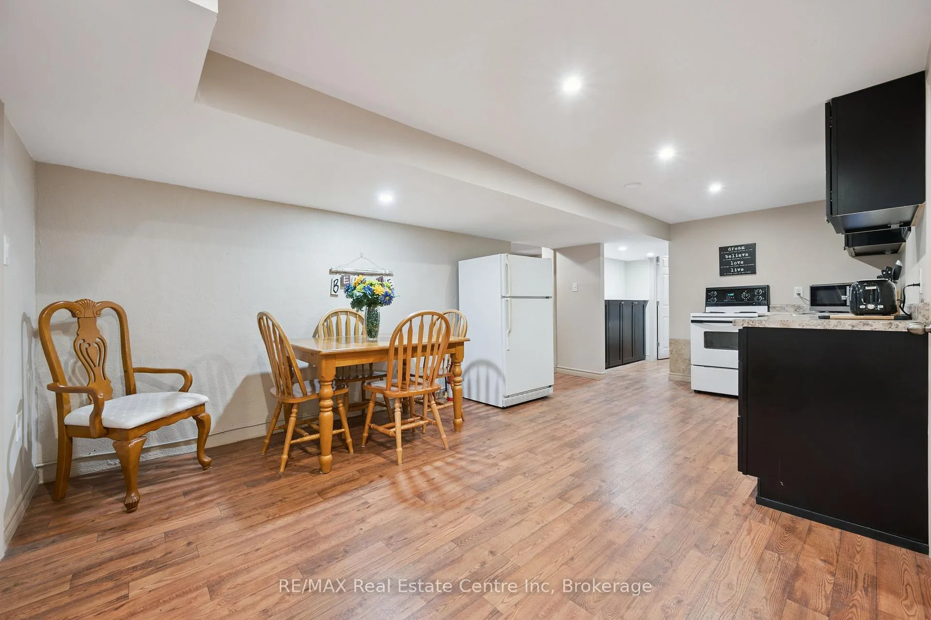 Photo 28 of 8 Harcourt Drive, Guelph, Dovercliffe Park/Old University — HOMEH
