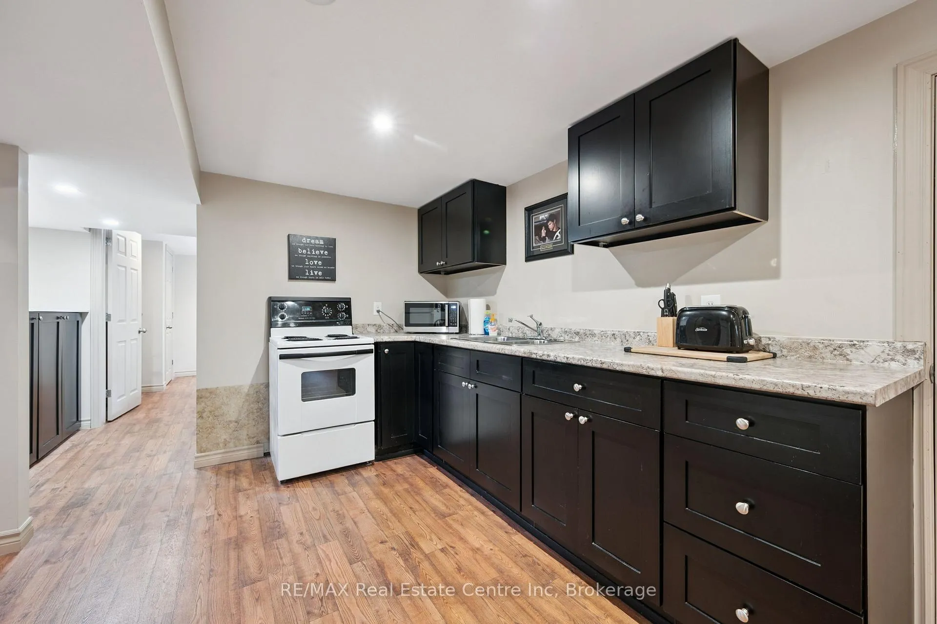 Photo 29 of 8 Harcourt Drive, Guelph, Dovercliffe Park/Old University — HOMEH