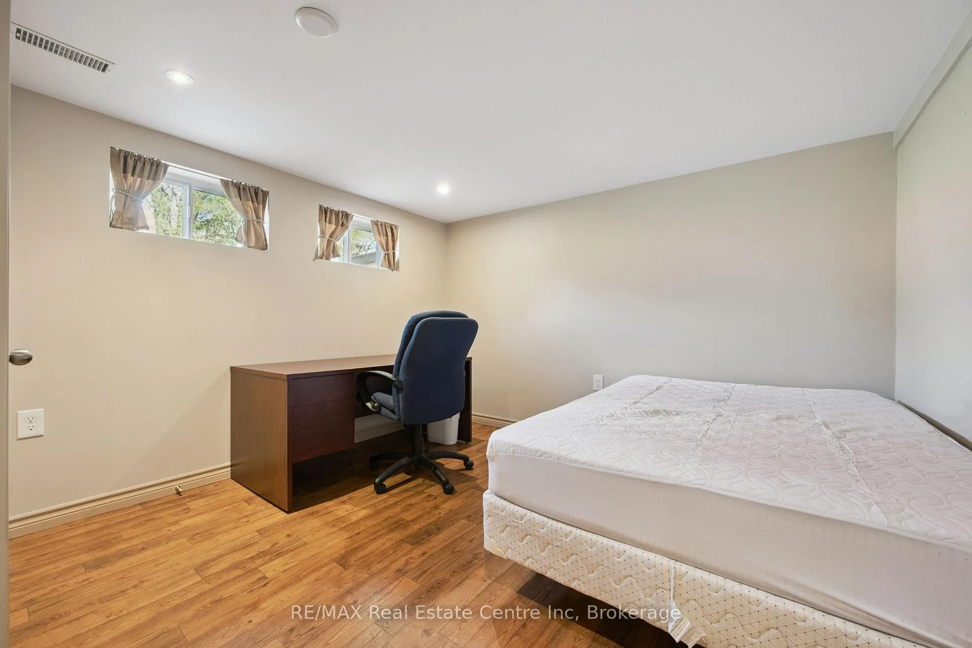 Photo 31 of 8 Harcourt Drive, Guelph, Dovercliffe Park/Old University — HOMEH