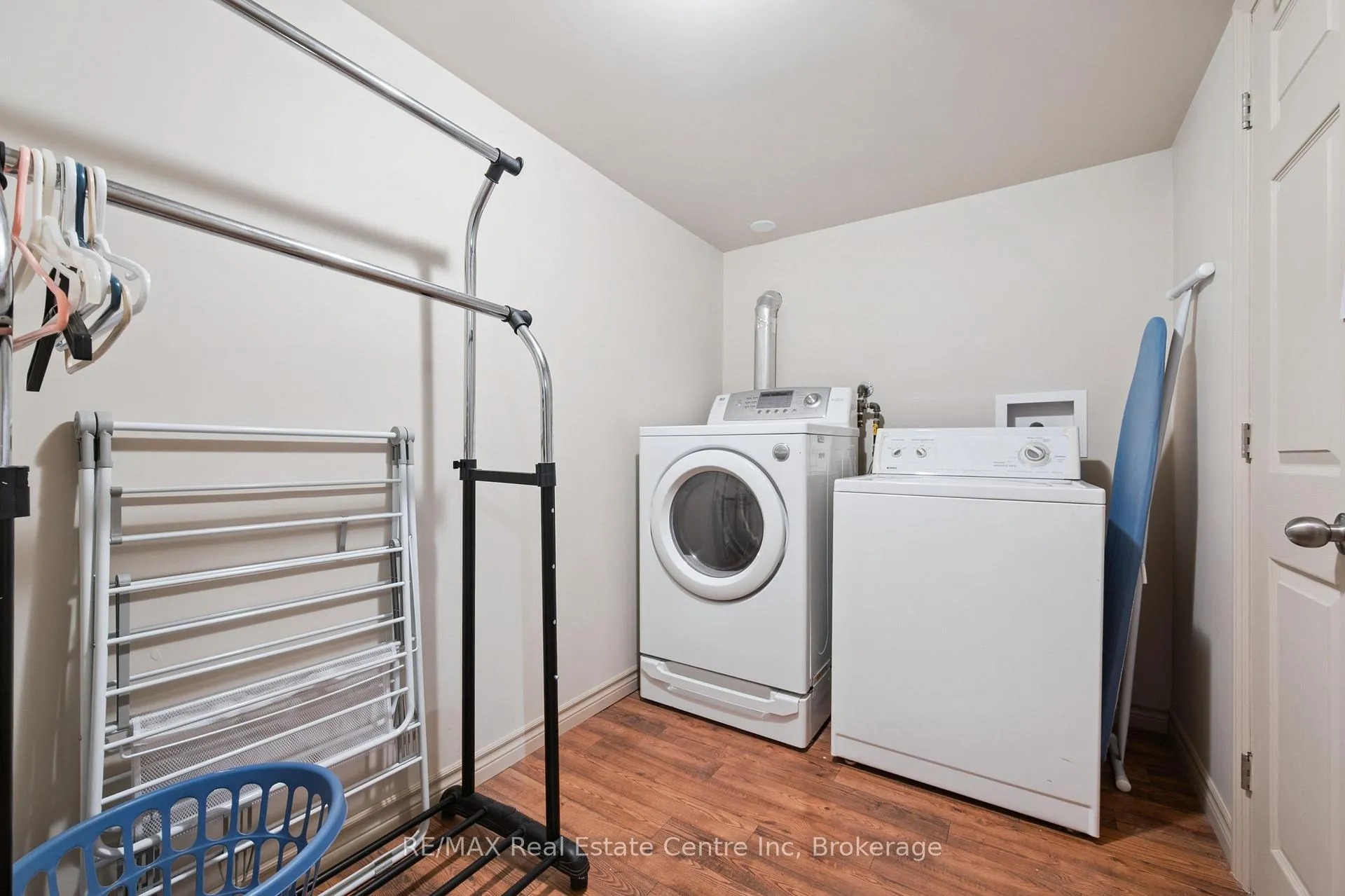 Photo 35 of 8 Harcourt Drive, Guelph, Dovercliffe Park/Old University — HOMEH
