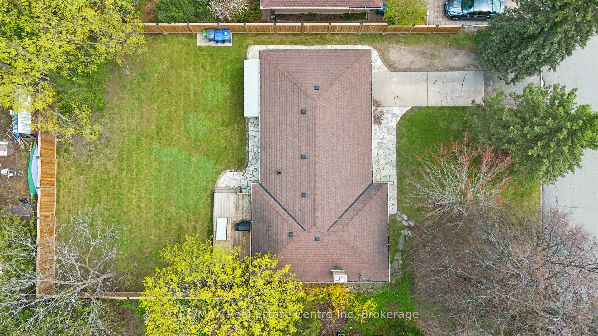 Photo 37 of 8 Harcourt Drive, Guelph, Dovercliffe Park/Old University — HOMEH