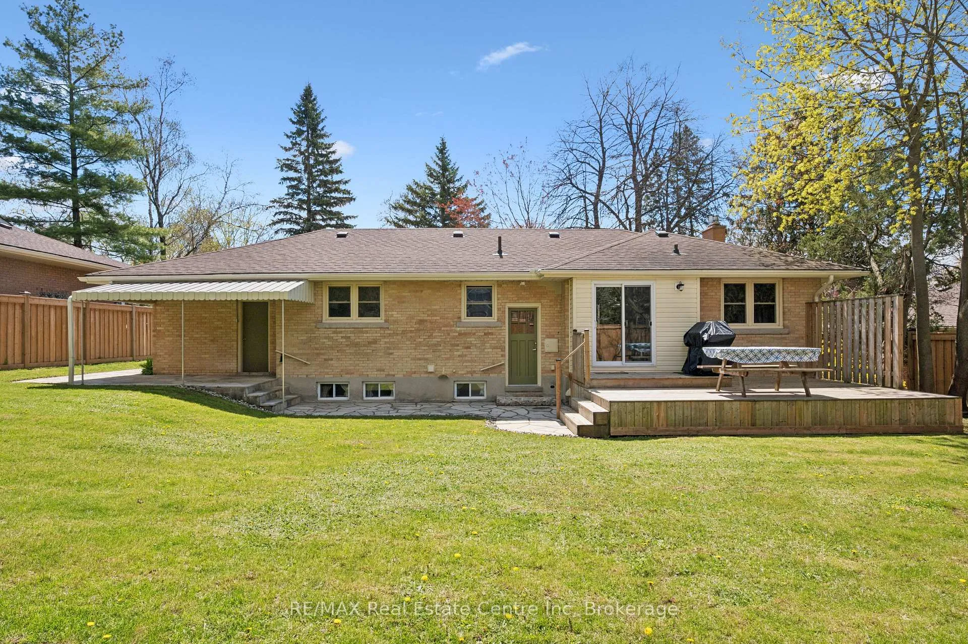 Photo 41 of 8 Harcourt Drive, Guelph, Dovercliffe Park/Old University — HOMEH