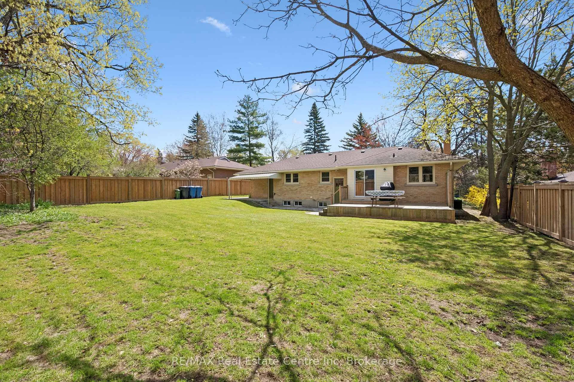 Photo 42 of 8 Harcourt Drive, Guelph, Dovercliffe Park/Old University — HOMEH