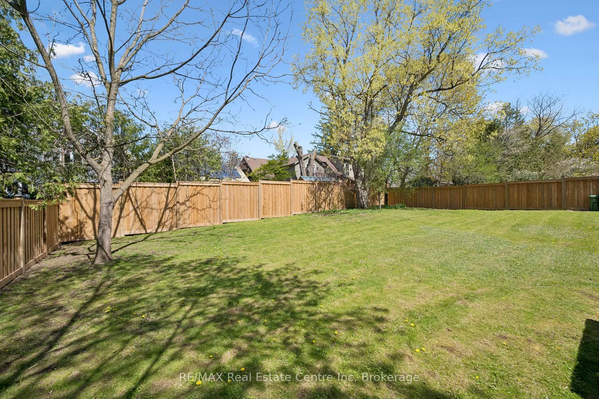 Photo 43 of 8 Harcourt Drive, Guelph, Dovercliffe Park/Old University — HOMEH
