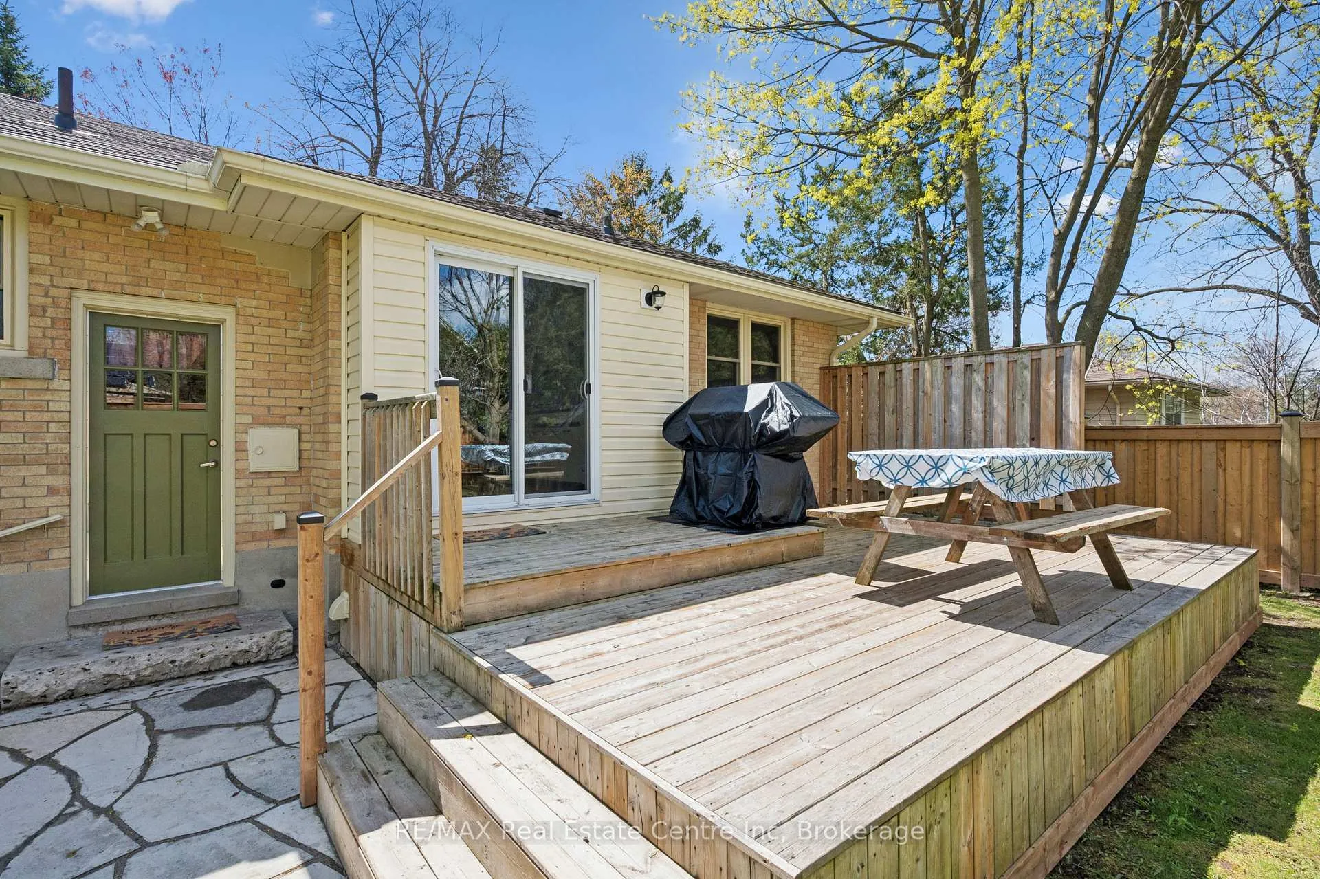 Photo 44 of 8 Harcourt Drive, Guelph, Dovercliffe Park/Old University — HOMEH