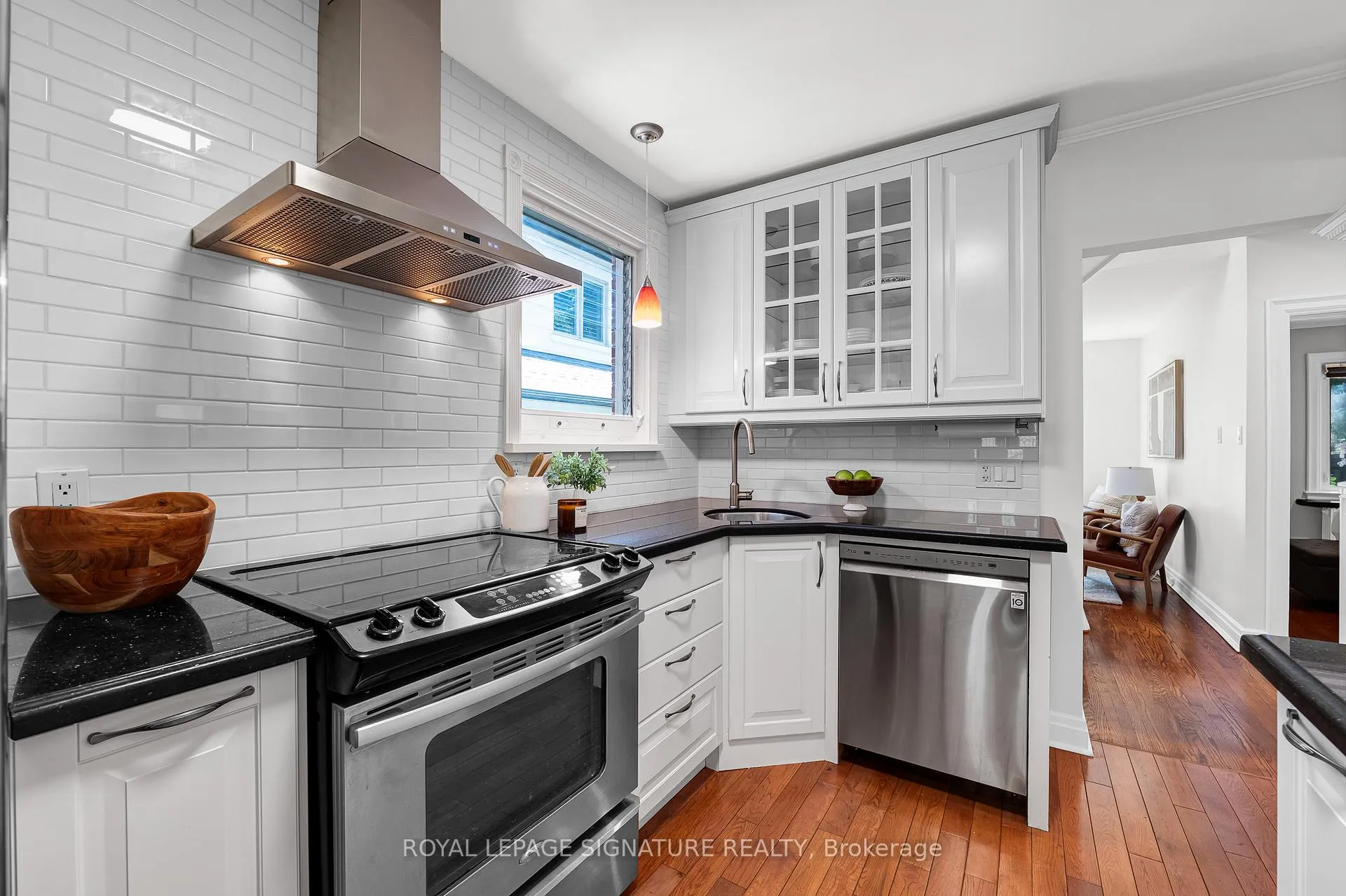 Photo 11 of 41 Southvale Drive, Toronto, Leaside — HOMEH