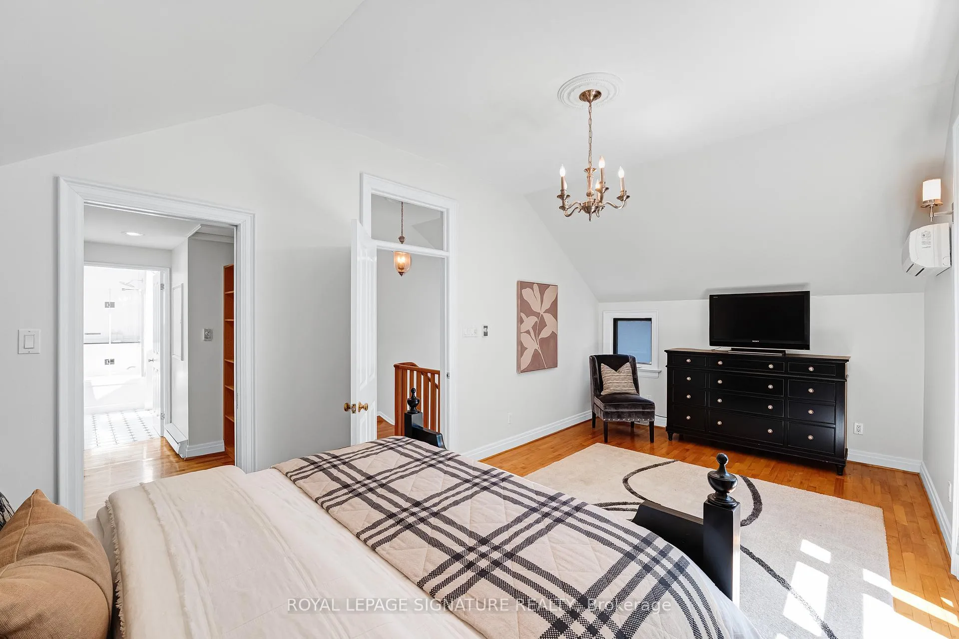 Photo 21 of 41 Southvale Drive, Toronto, Leaside — HOMEH