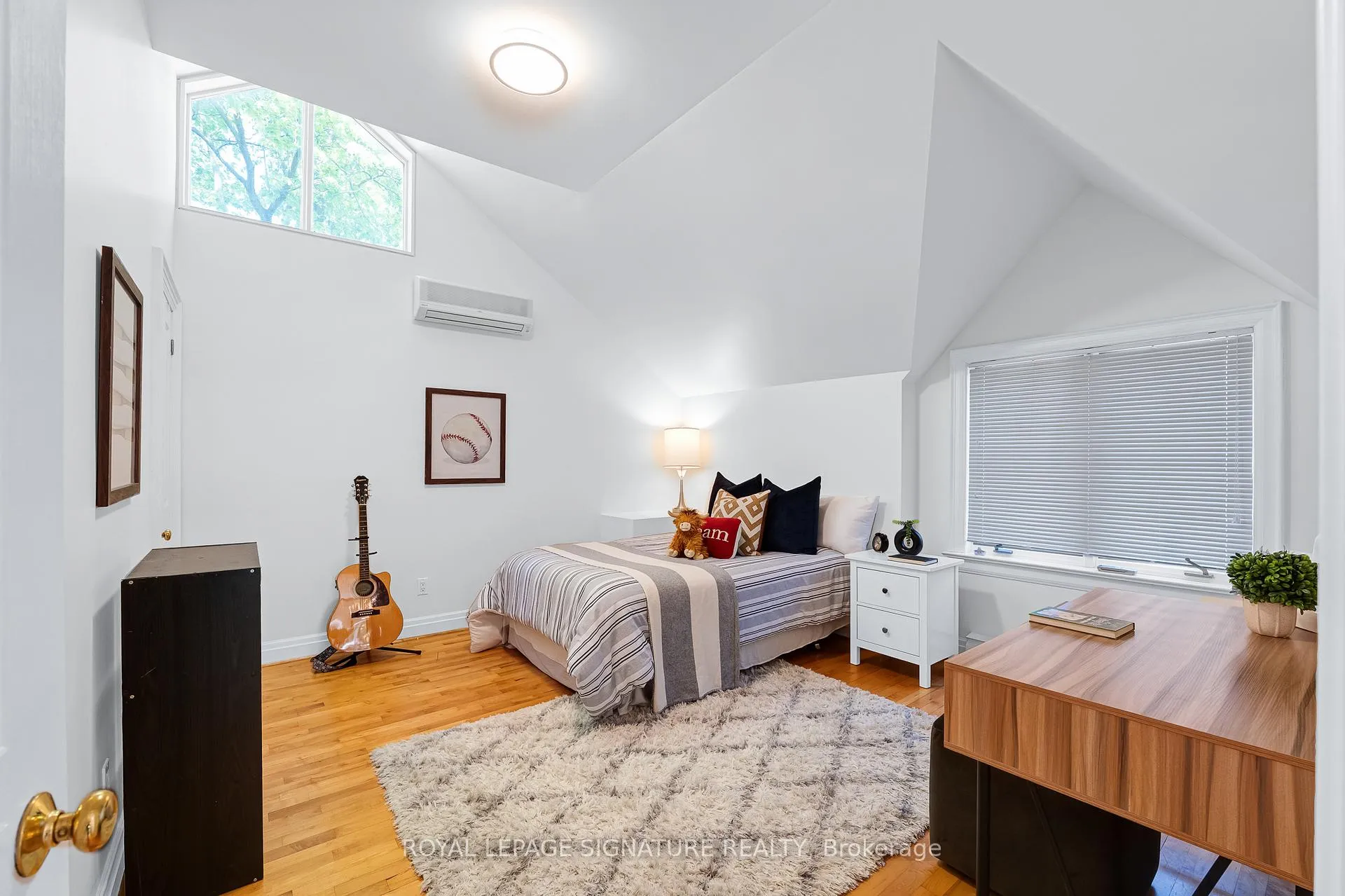 Photo 23 of 41 Southvale Drive, Toronto, Leaside — HOMEH