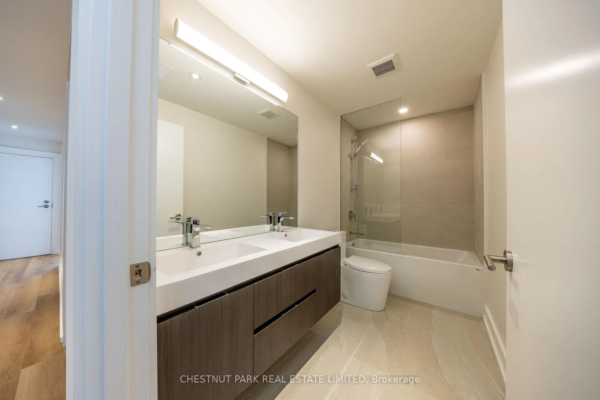 Photo 8 of Unit B, 29 Hatherley Road, Toronto, Caledonia-Fairbank — HOMEH