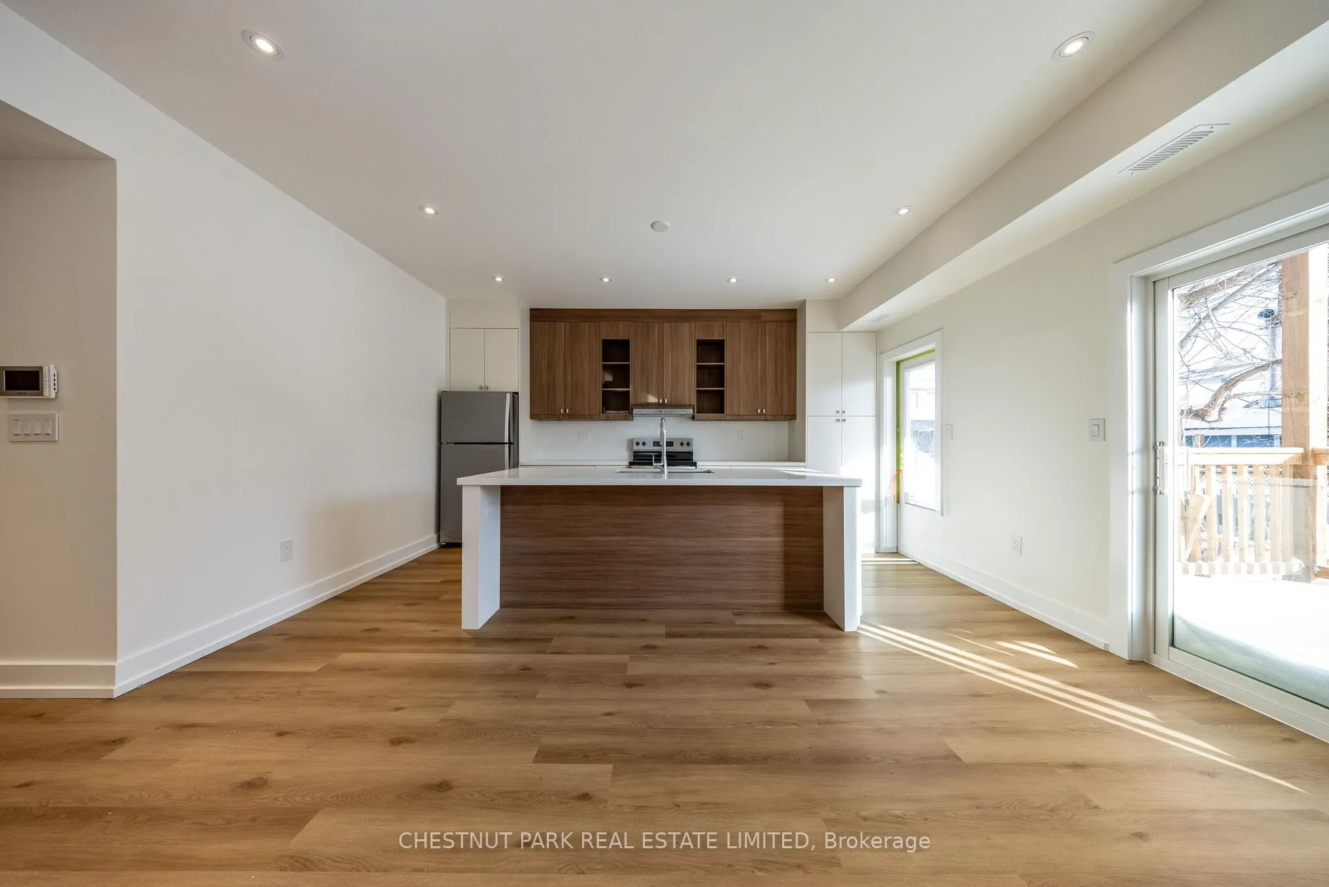 Photo 12 of Unit B, 29 Hatherley Road, Toronto, Caledonia-Fairbank — HOMEH