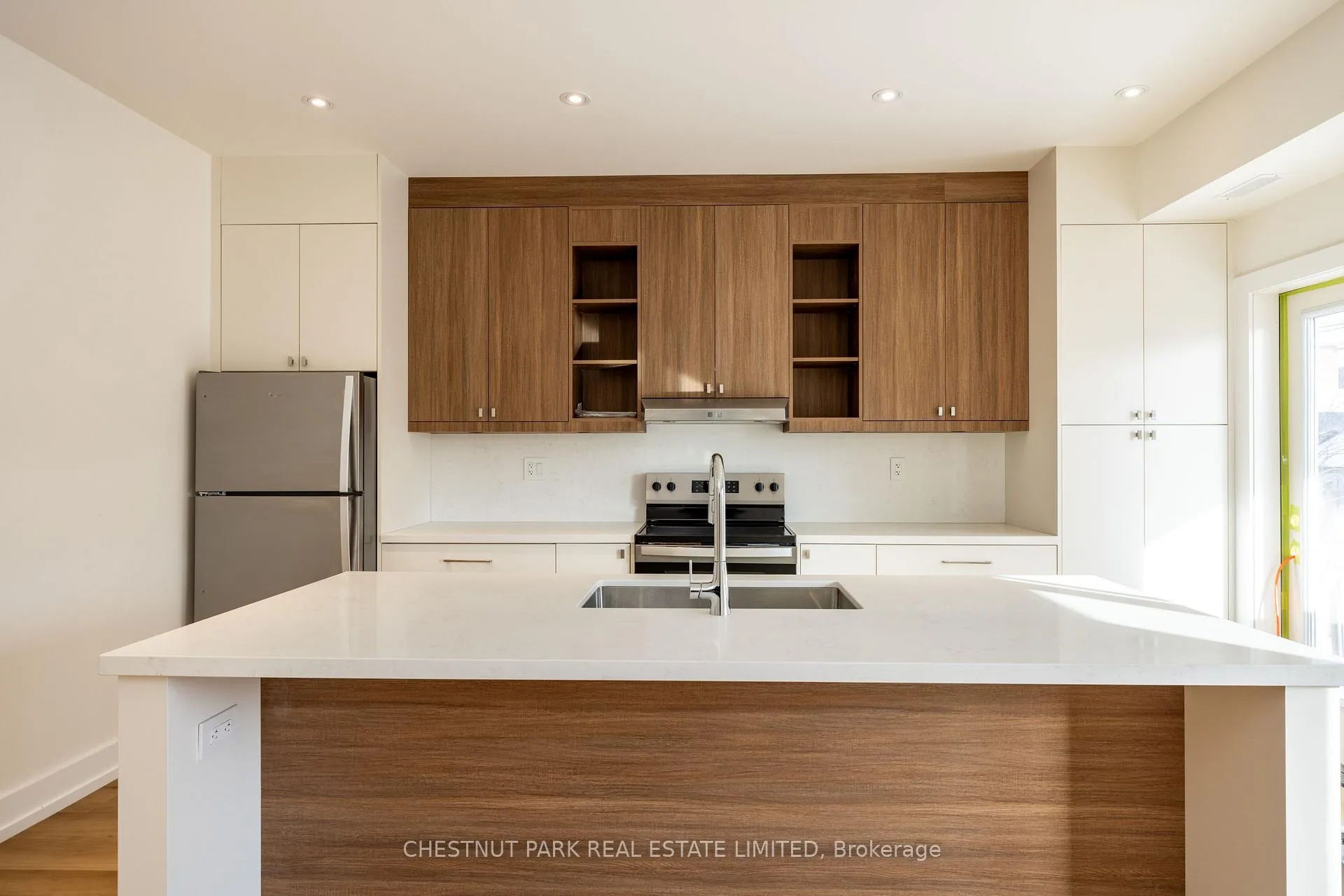 Photo 13 of Unit B, 29 Hatherley Road, Toronto, Caledonia-Fairbank — HOMEH