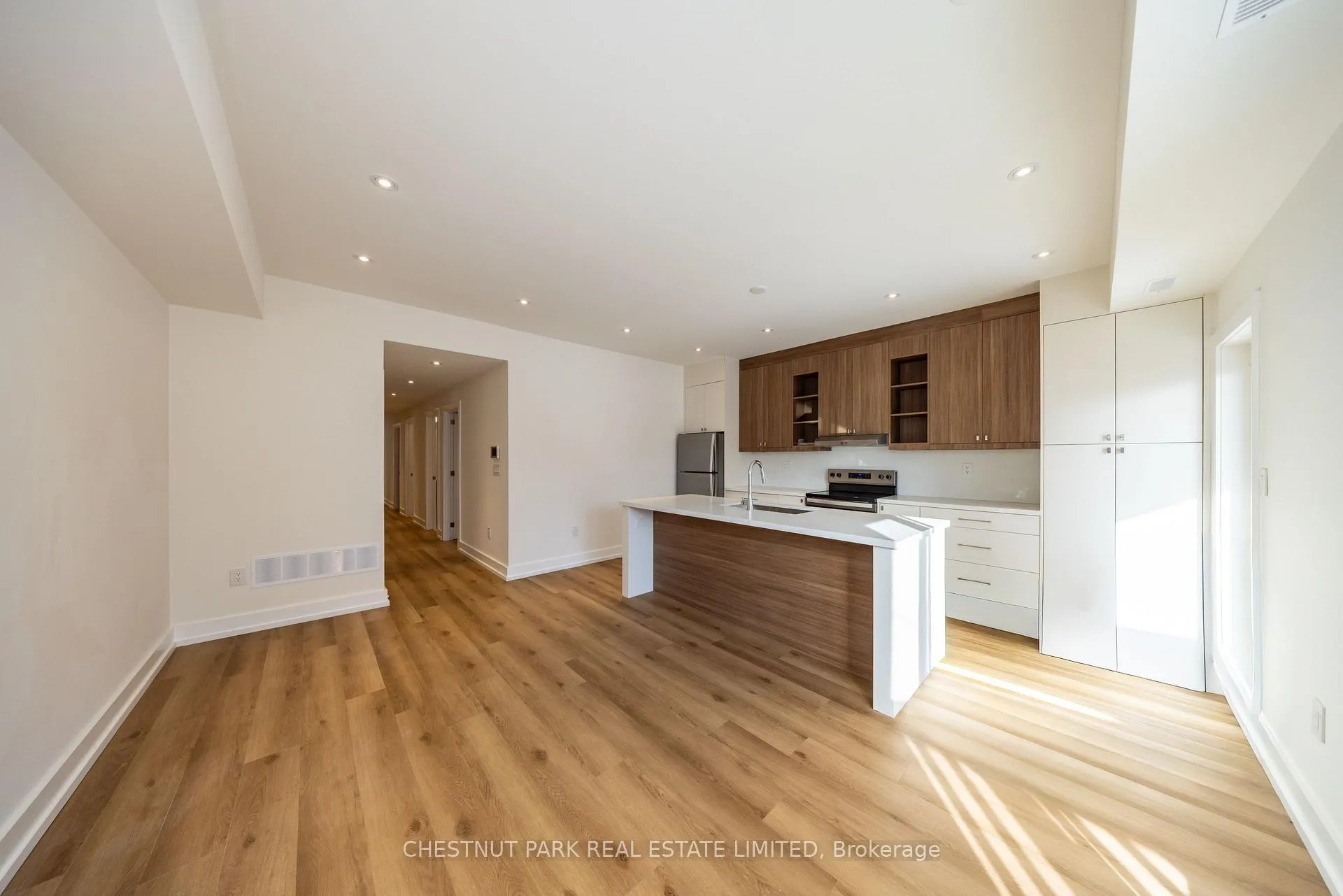 Photo 15 of Unit B, 29 Hatherley Road, Toronto, Caledonia-Fairbank — HOMEH