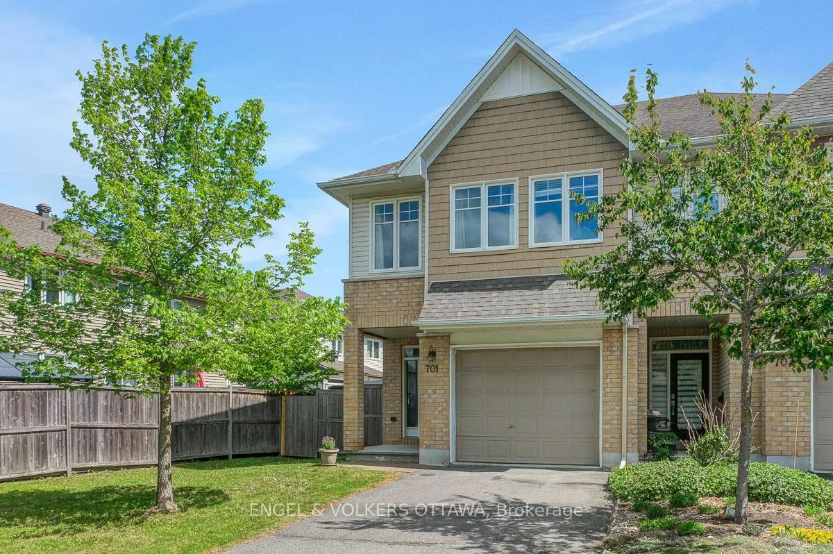 Photo 2 of 701 Hazelnut Crescent, Ottawa, Blossom Park/Kemp Park/Findlay Creek — HOMEH