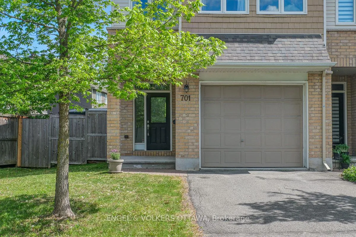 Photo 4 of 701 Hazelnut Crescent, Ottawa, Blossom Park/Kemp Park/Findlay Creek — HOMEH