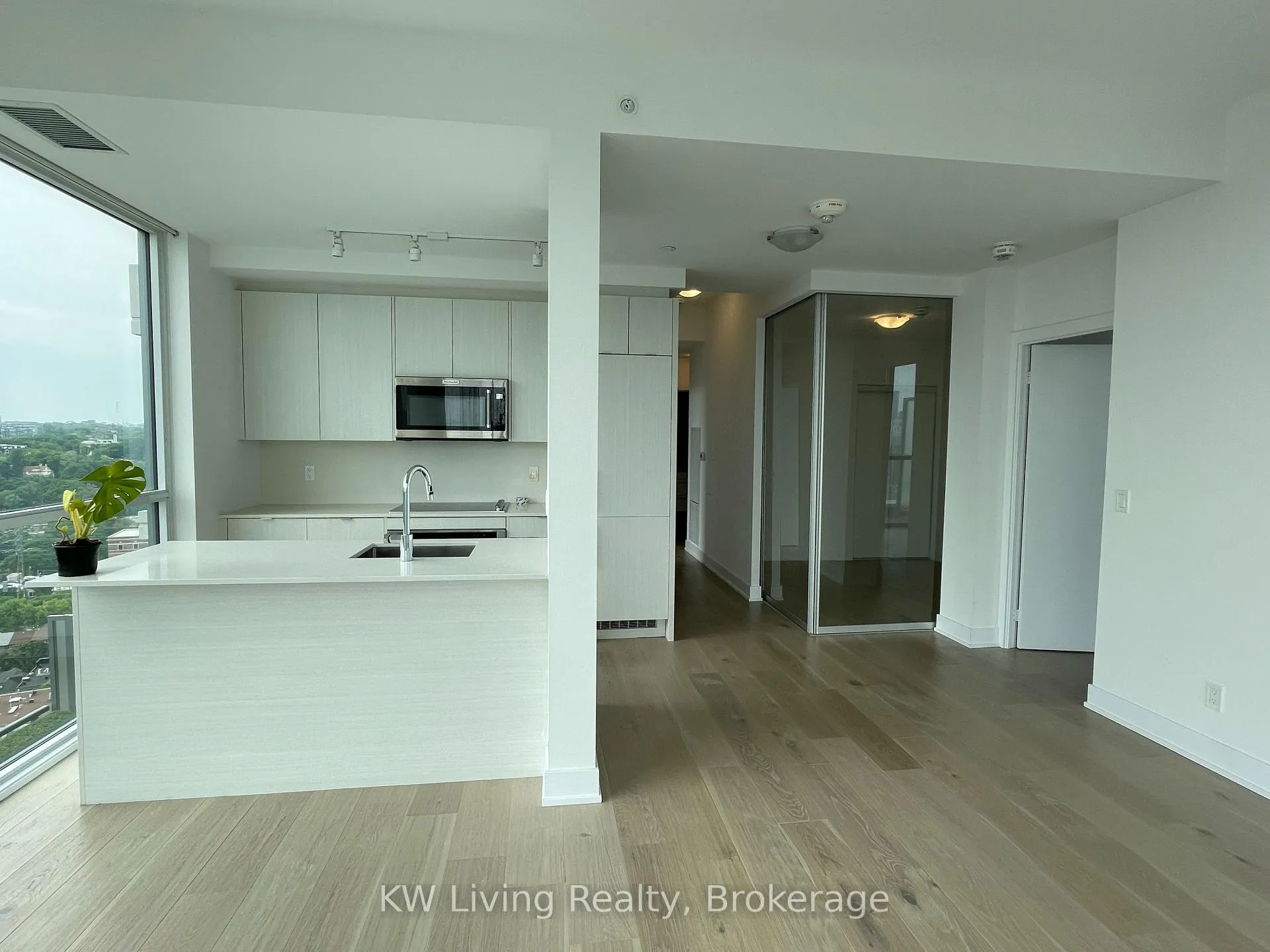 Photo 5 of Unit 2208, 181 Bedford Road, Toronto, The Annex — HOMEH