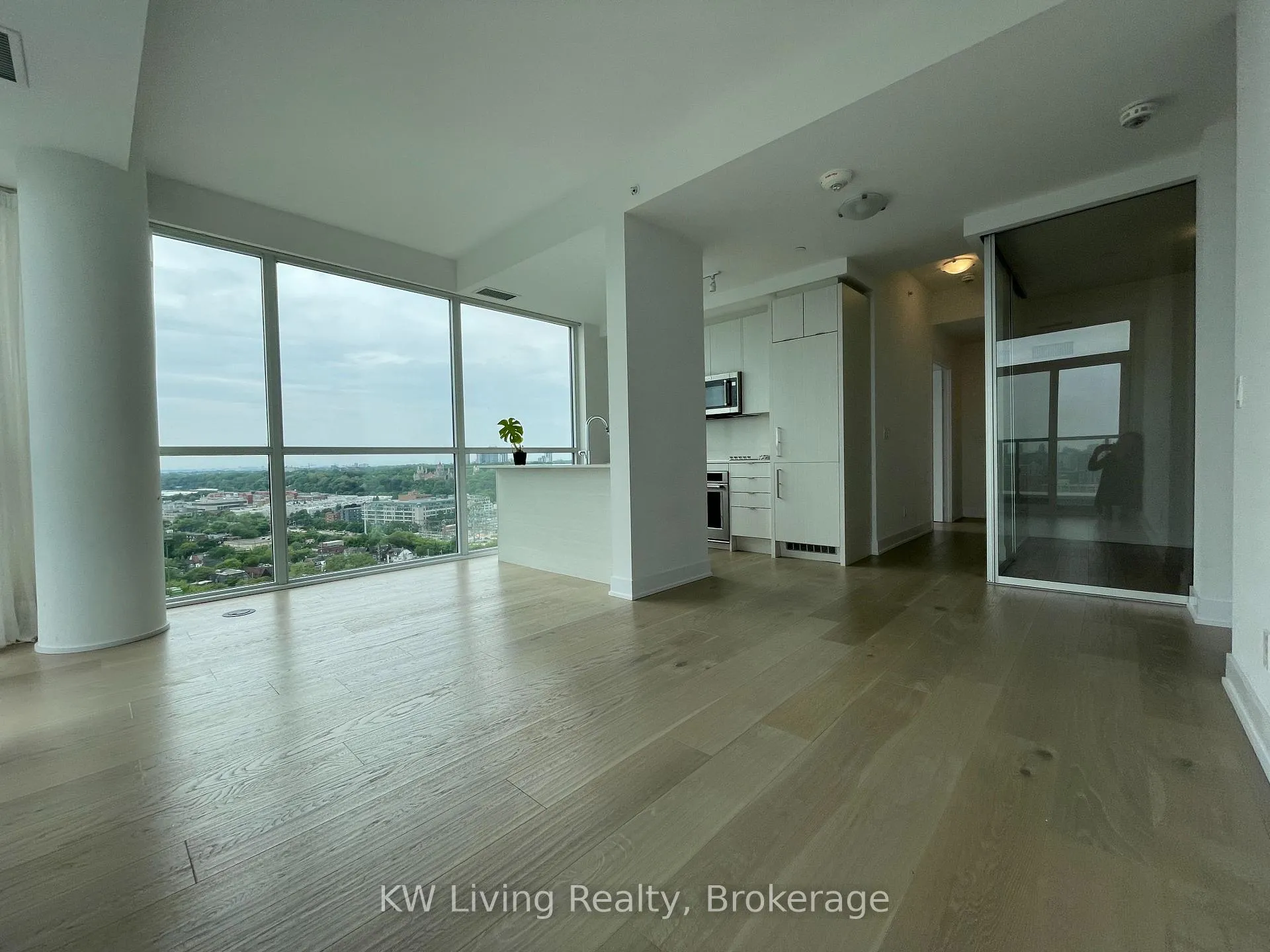 Photo 7 of Unit 2208, 181 Bedford Road, Toronto, The Annex — HOMEH