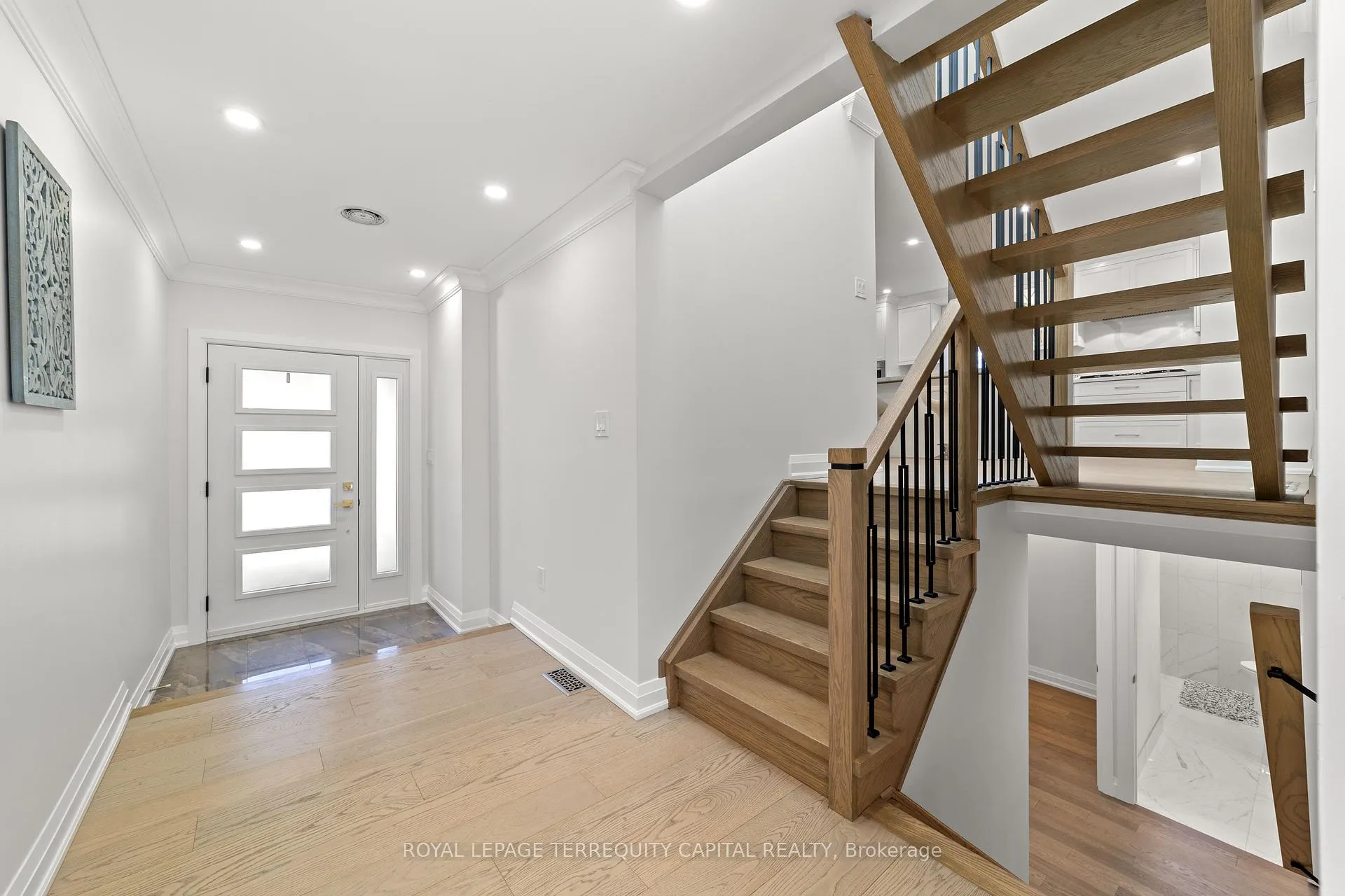 Photo 3 of 730 Hyde Road, Burlington, Brant — HOMEH