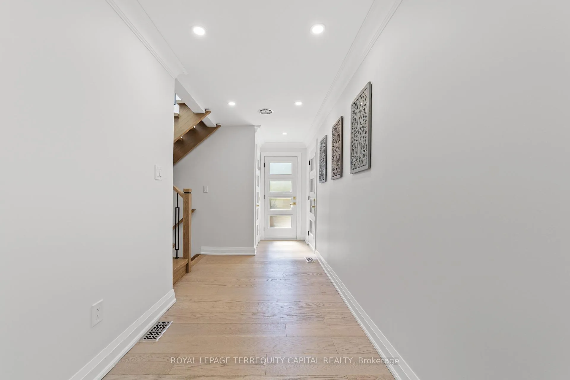 Photo 4 of 730 Hyde Road, Burlington, Brant — HOMEH