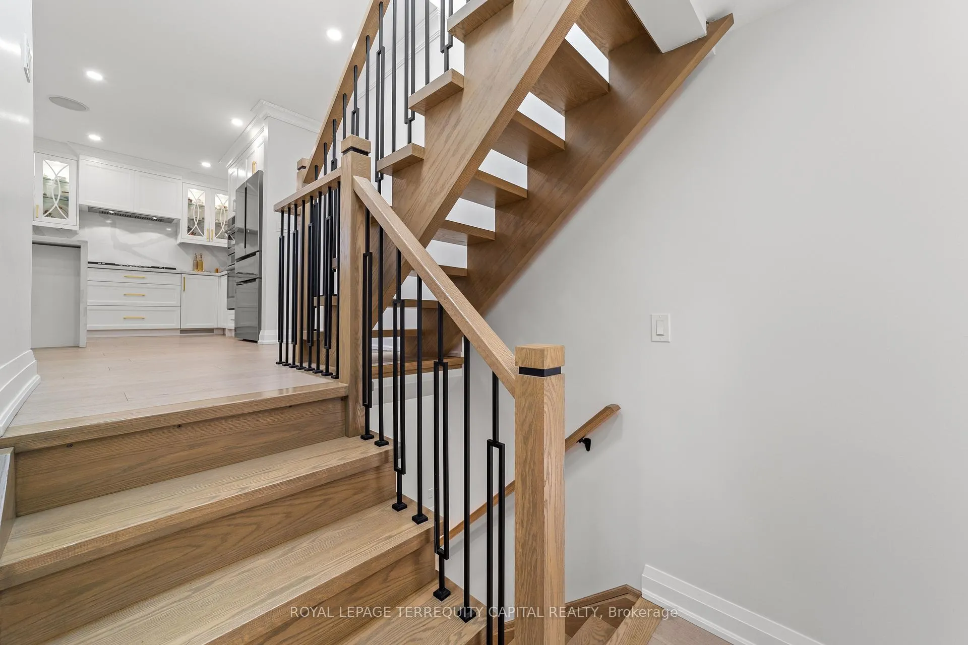Photo 5 of 730 Hyde Road, Burlington, Brant — HOMEH