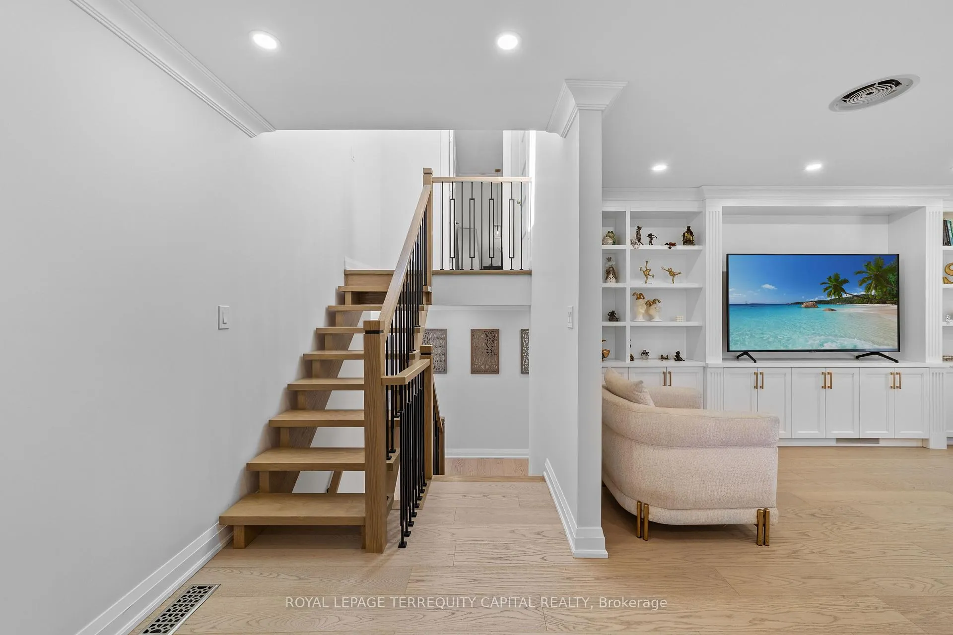 Photo 6 of 730 Hyde Road, Burlington, Brant — HOMEH