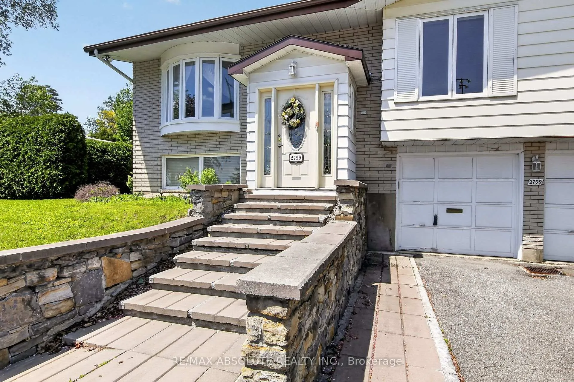 Photo 4 of 2799 Dumaurier Avenue, Ottawa, Fairfield Heights — HOMEH