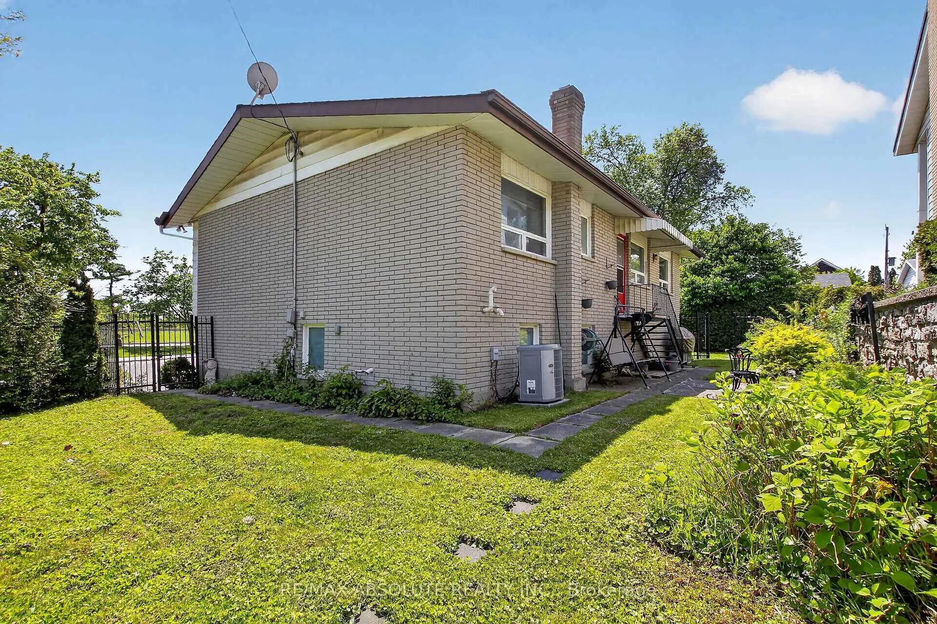 Photo 37 of 2799 Dumaurier Avenue, Ottawa, Fairfield Heights — HOMEH