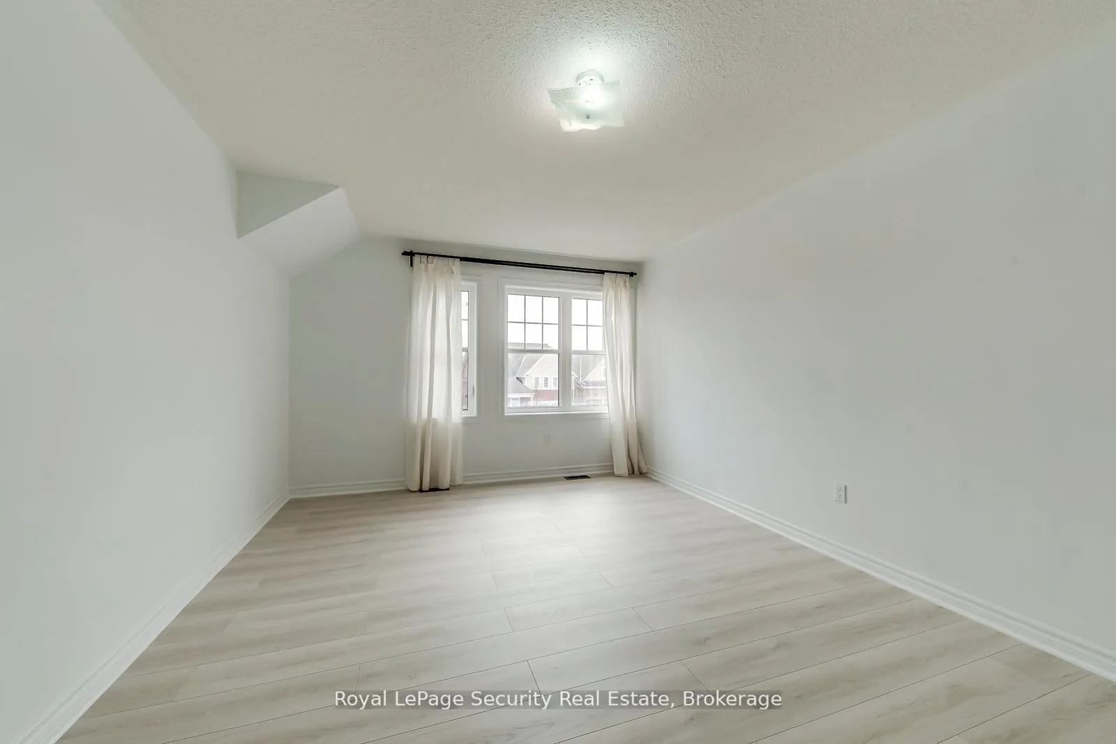 Photo 37 of 757 Halbert Drive, Shelburne — HOMEH