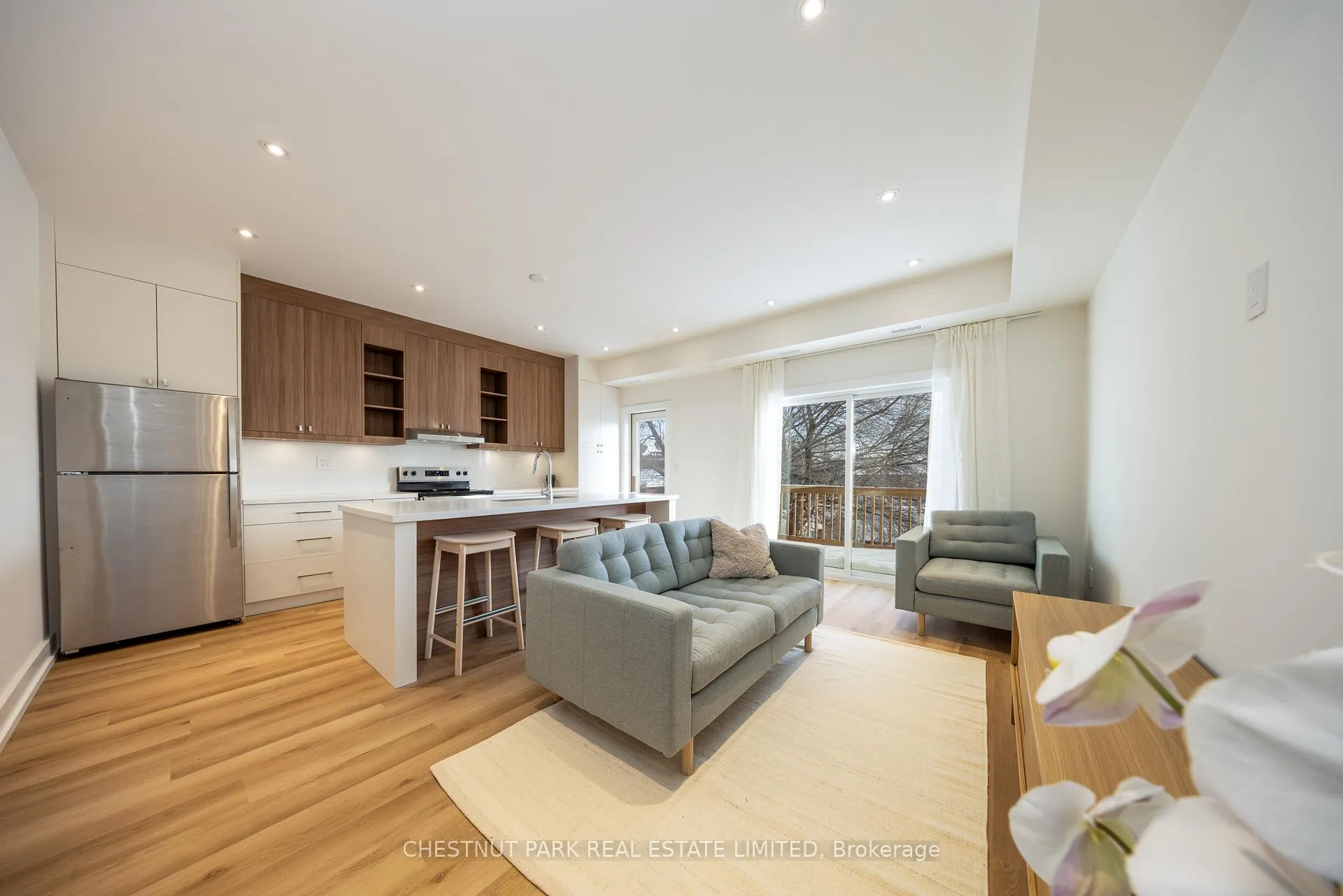 Photo 3 of Unit D, 29 Hatherley Road, Toronto, Caledonia-Fairbank — HOMEH