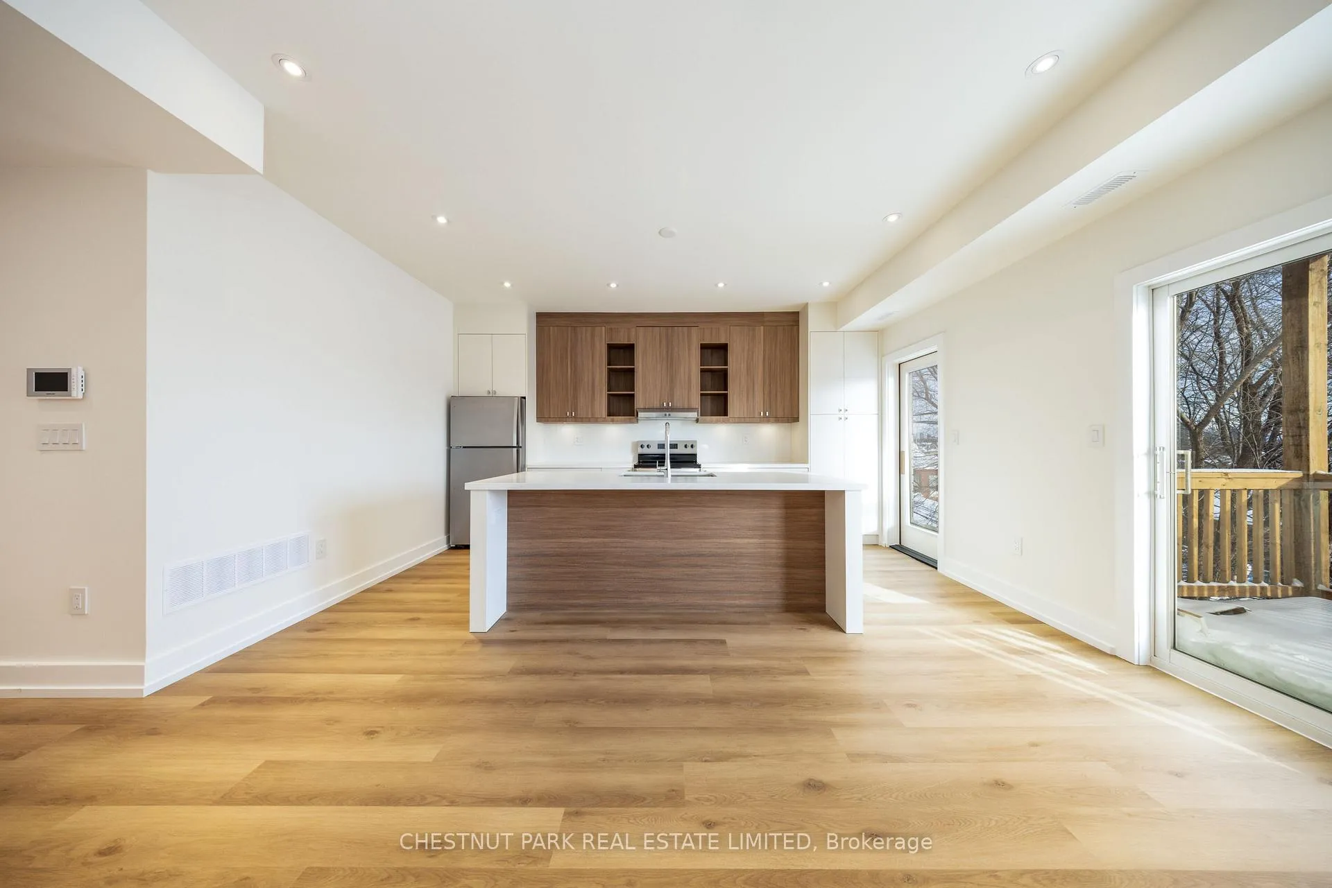 Photo 4 of Unit D, 29 Hatherley Road, Toronto, Caledonia-Fairbank — HOMEH