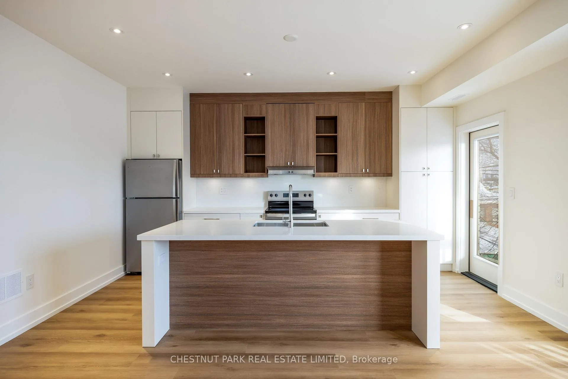Photo 5 of Unit D, 29 Hatherley Road, Toronto, Caledonia-Fairbank — HOMEH