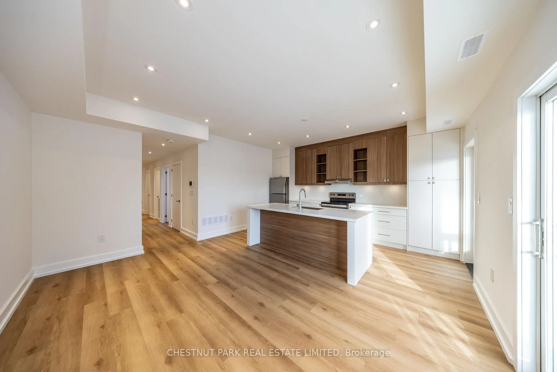 Photo 6 of Unit D, 29 Hatherley Road, Toronto, Caledonia-Fairbank — HOMEH