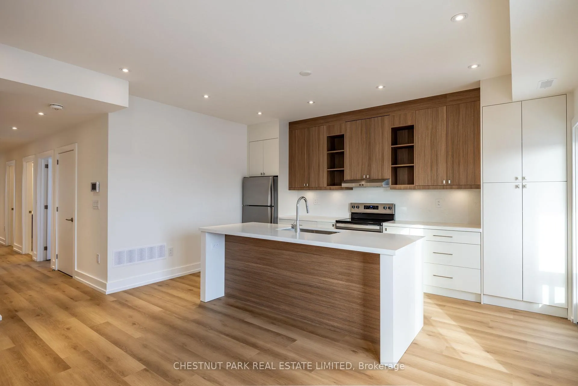 Photo 7 of Unit D, 29 Hatherley Road, Toronto, Caledonia-Fairbank — HOMEH