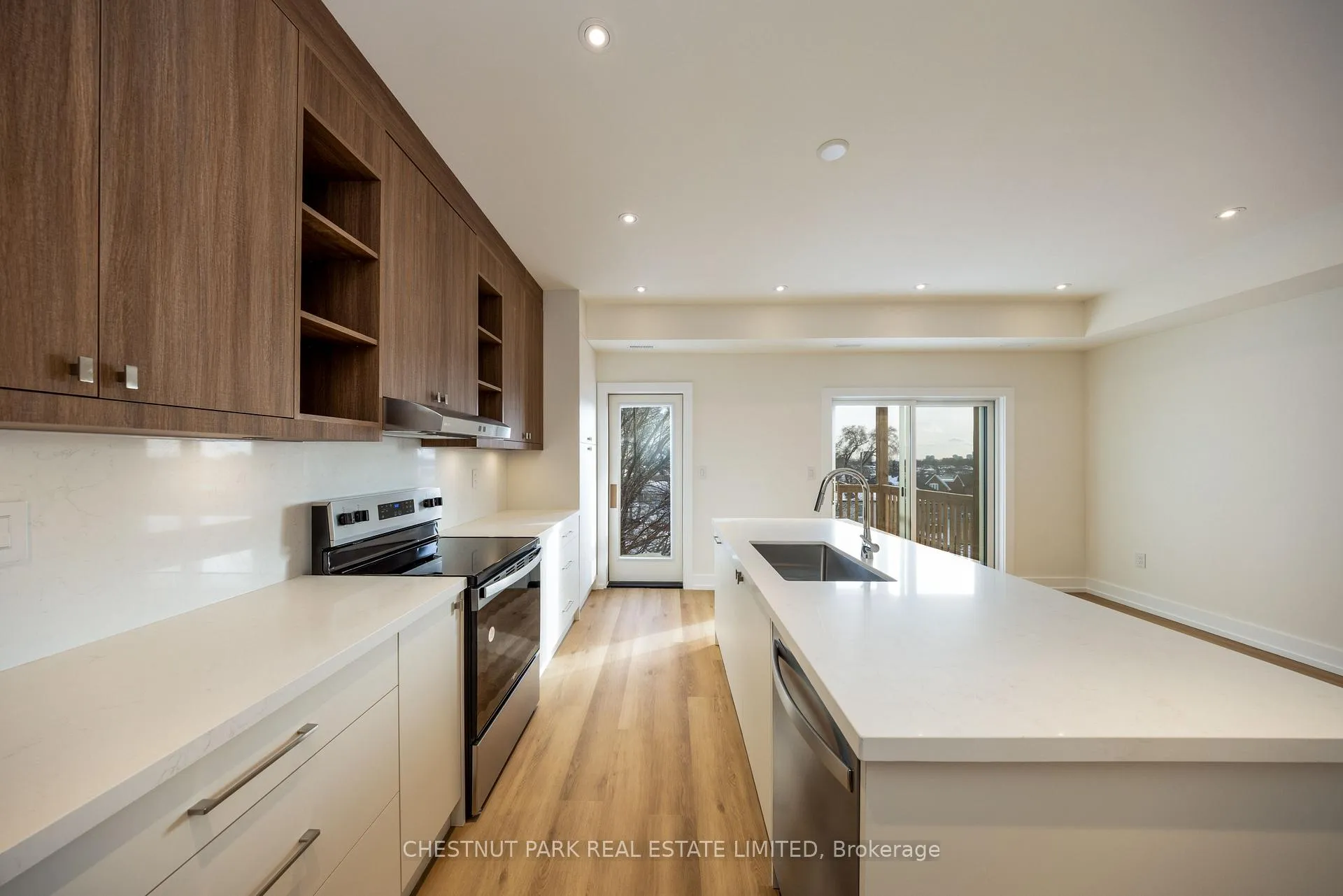 Photo 8 of Unit D, 29 Hatherley Road, Toronto, Caledonia-Fairbank — HOMEH