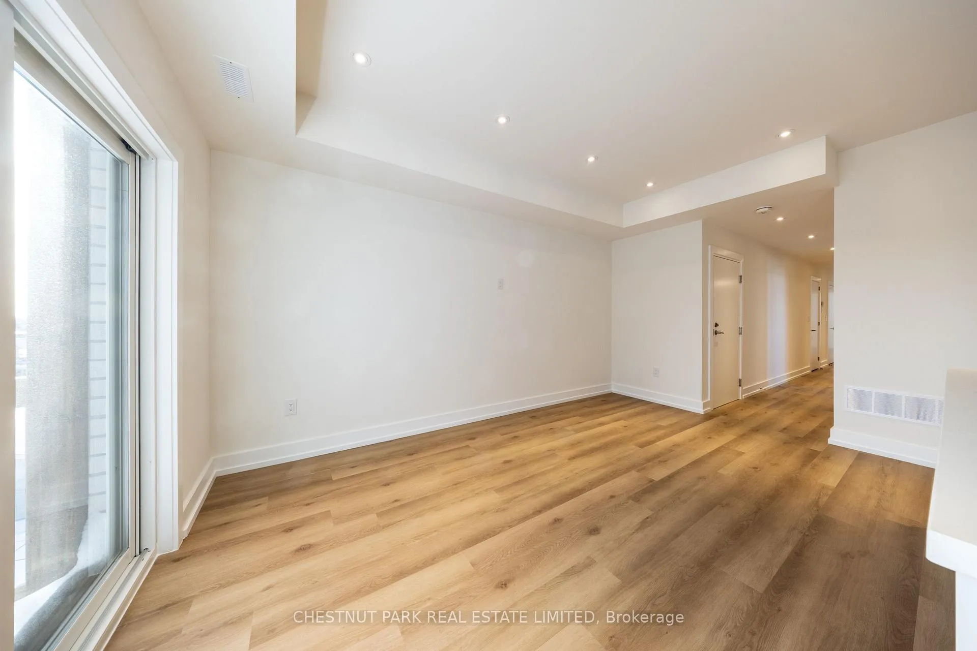 Photo 9 of Unit D, 29 Hatherley Road, Toronto, Caledonia-Fairbank — HOMEH
