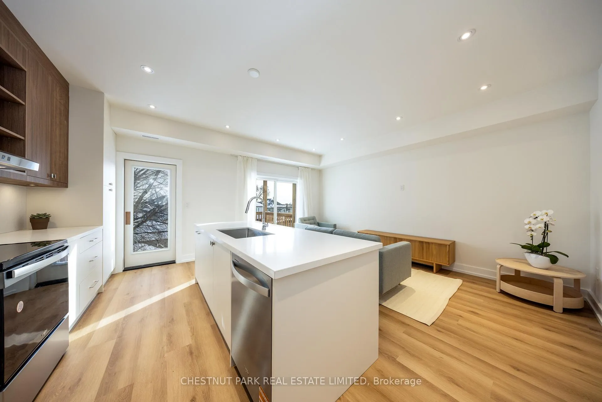 Photo 12 of Unit D, 29 Hatherley Road, Toronto, Caledonia-Fairbank — HOMEH